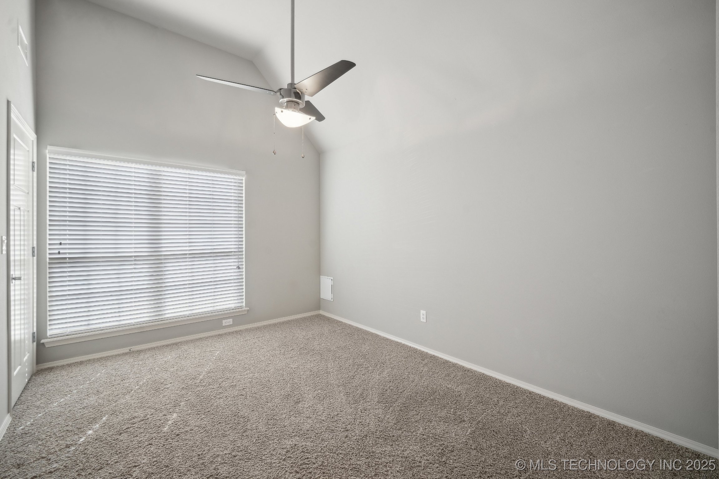 11008 S Sycamore Street Property Photo 26