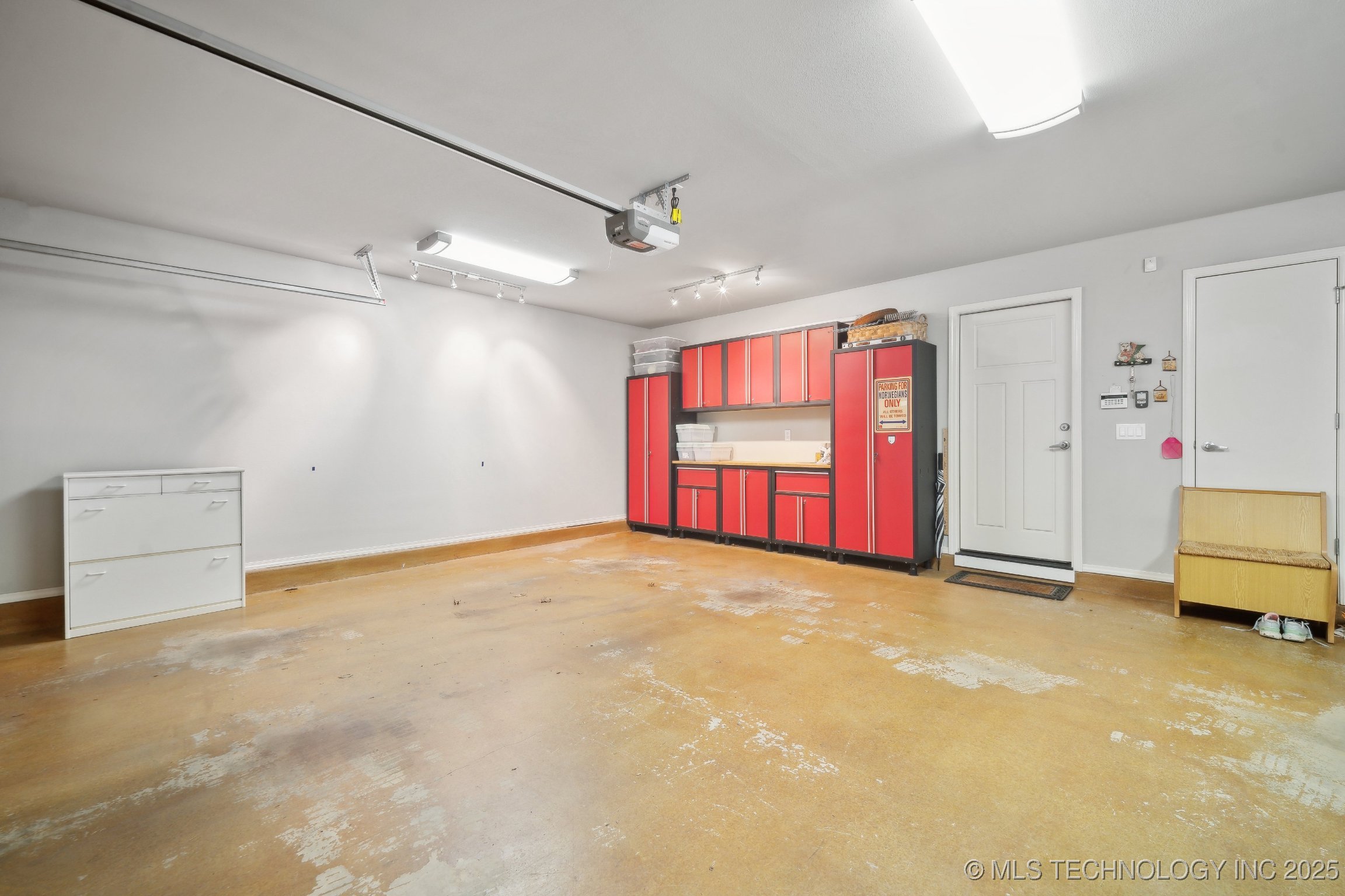 11008 S Sycamore Street Property Photo 27