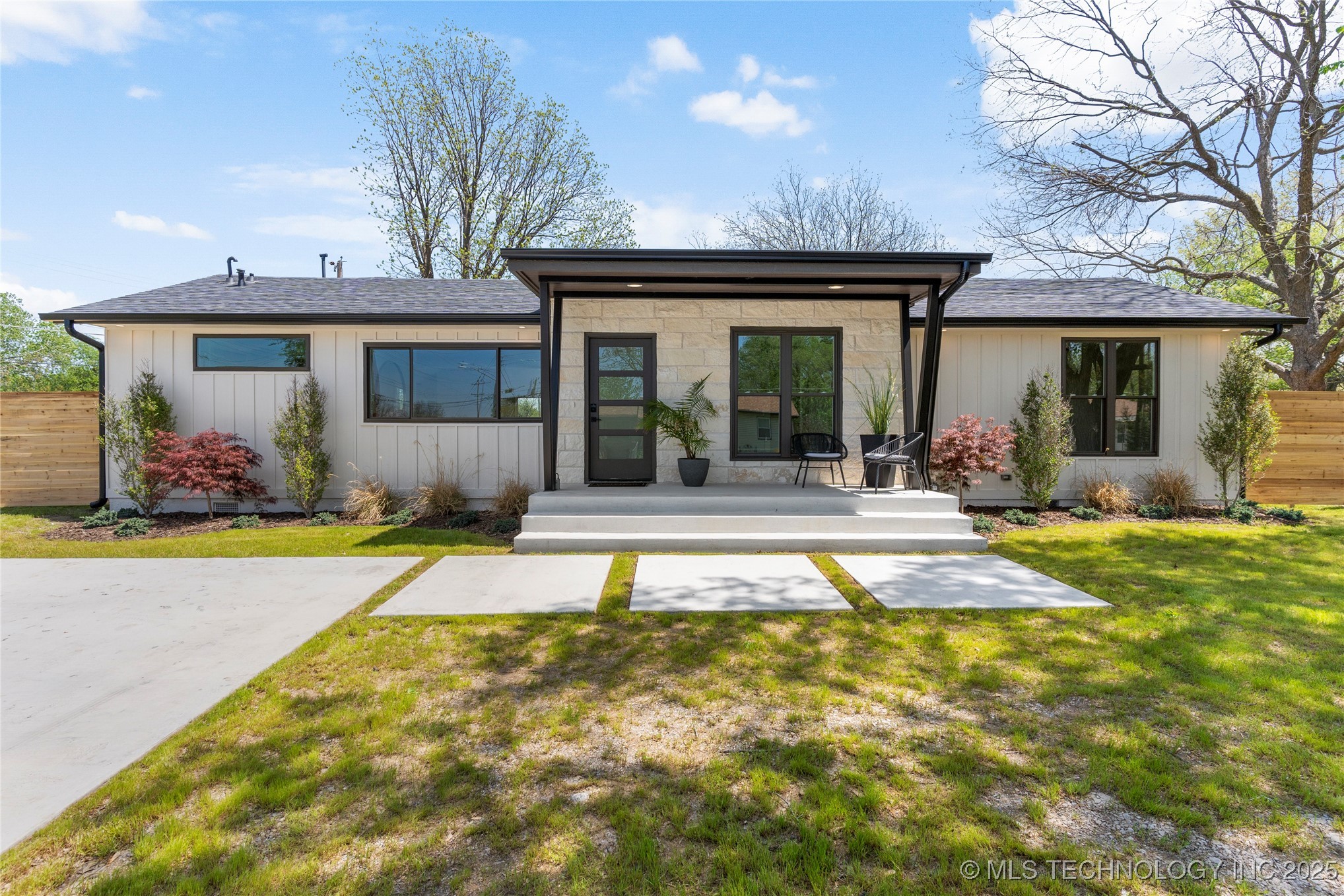 701 S Birch Place Property Photo 1