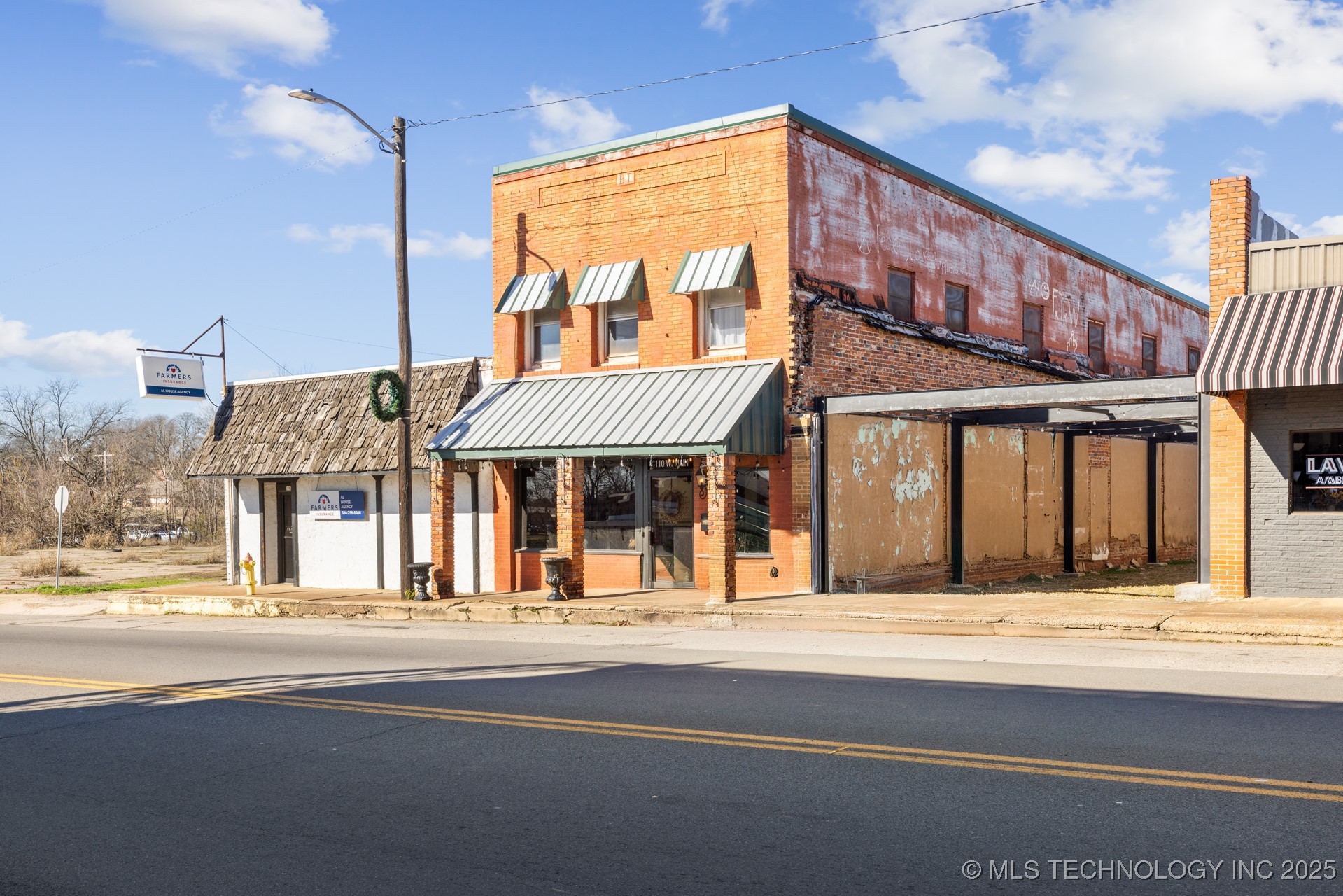 110 W Main Street Property Photo 4