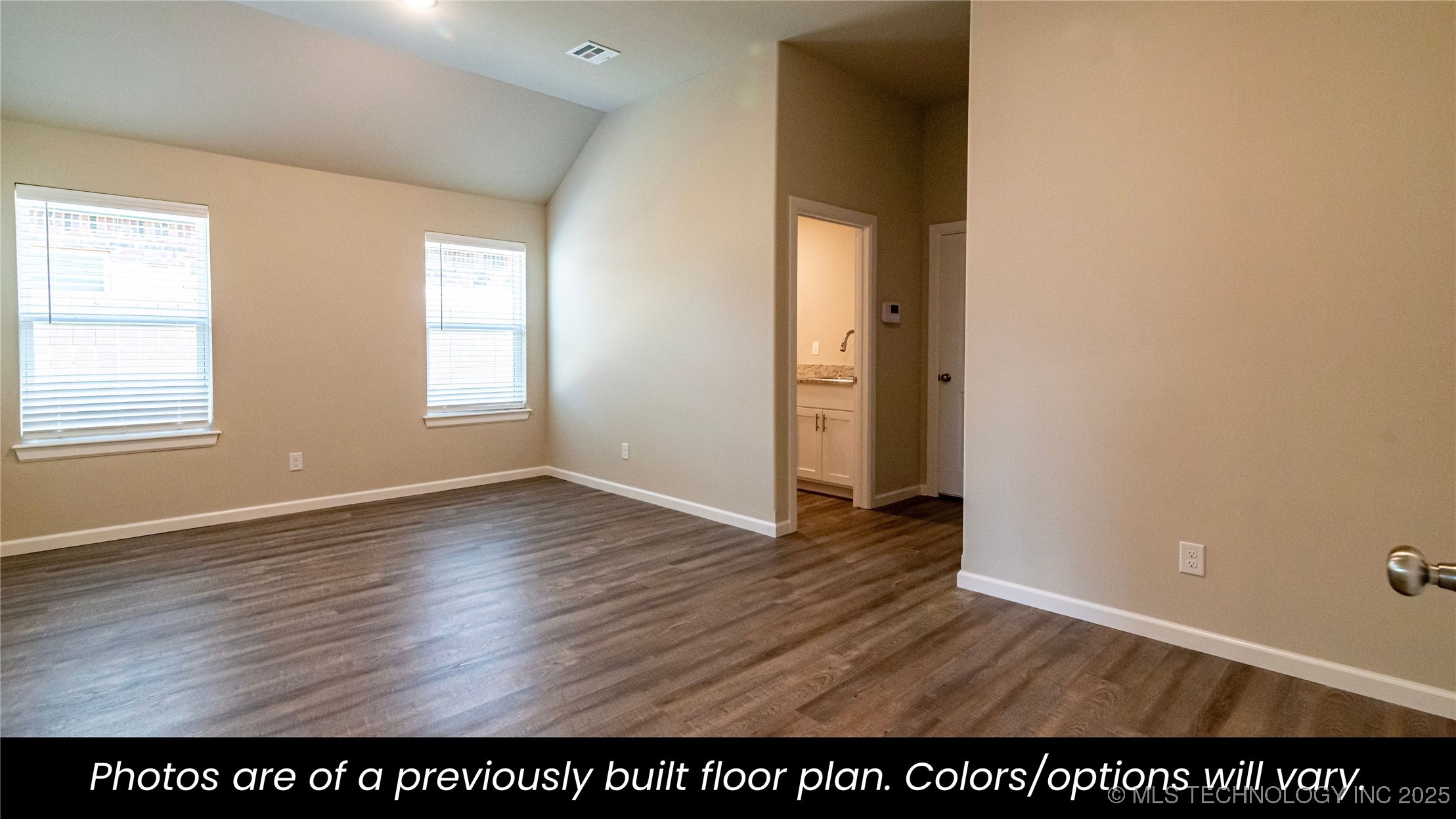 14940 S Poplar Street Property Photo 5