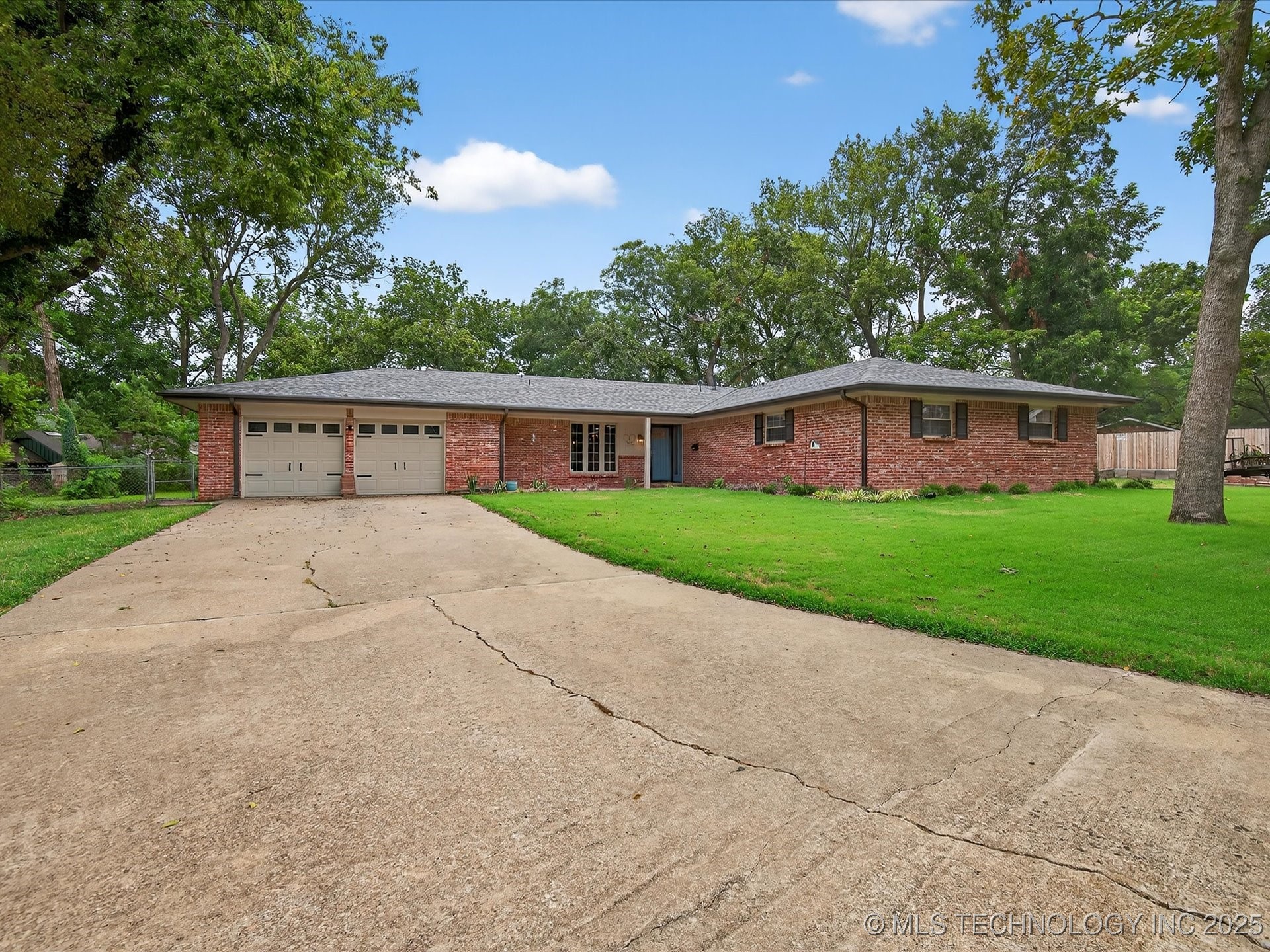 2500 Evergreen Drive Property Photo 1