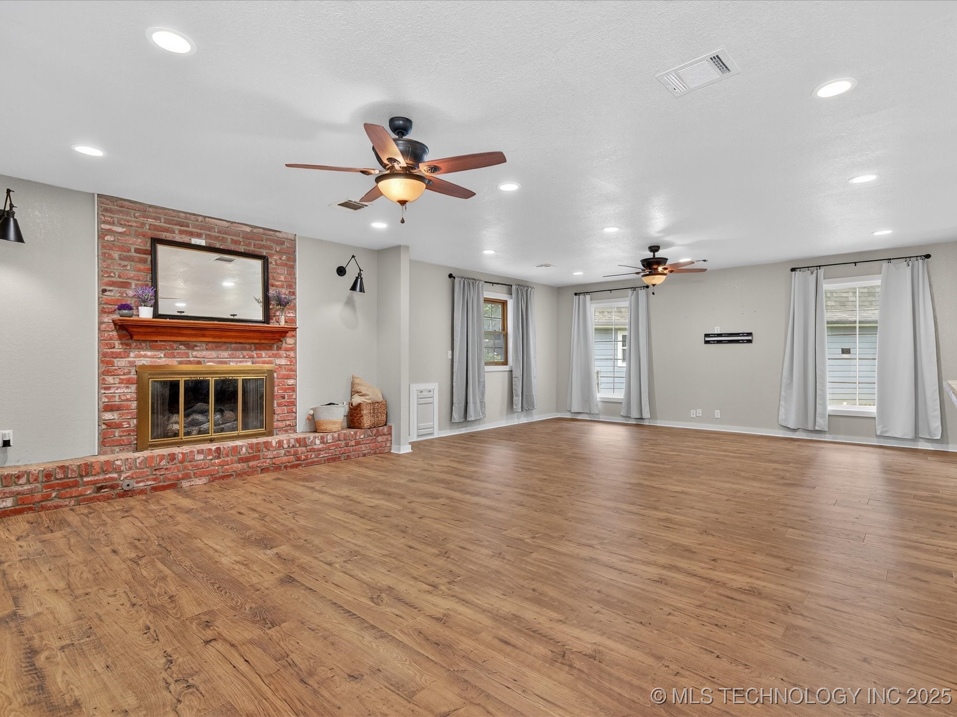 2500 Evergreen Drive Property Photo 3