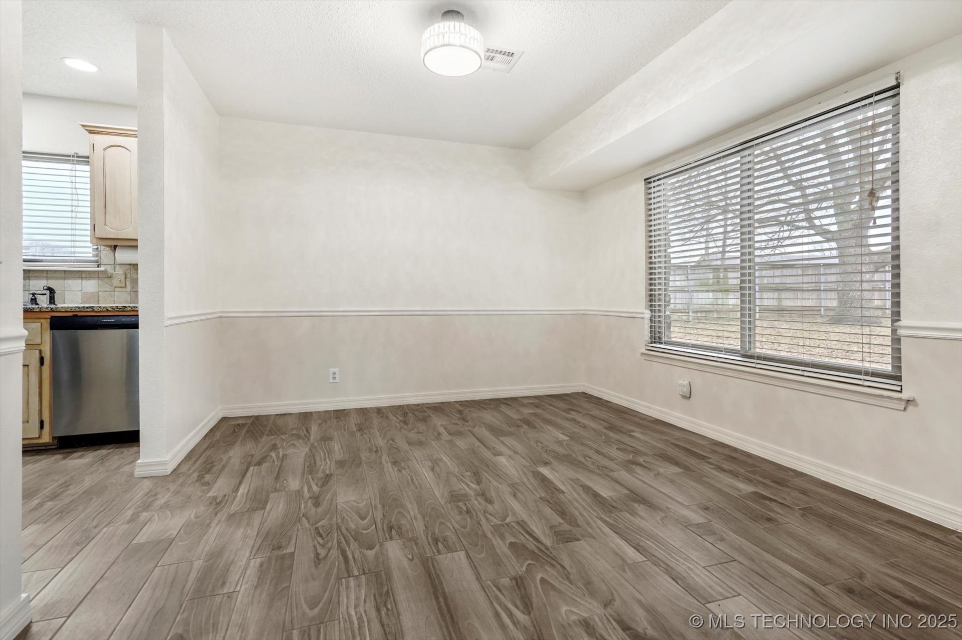 1601 W Phoenix Place Property Photo 12