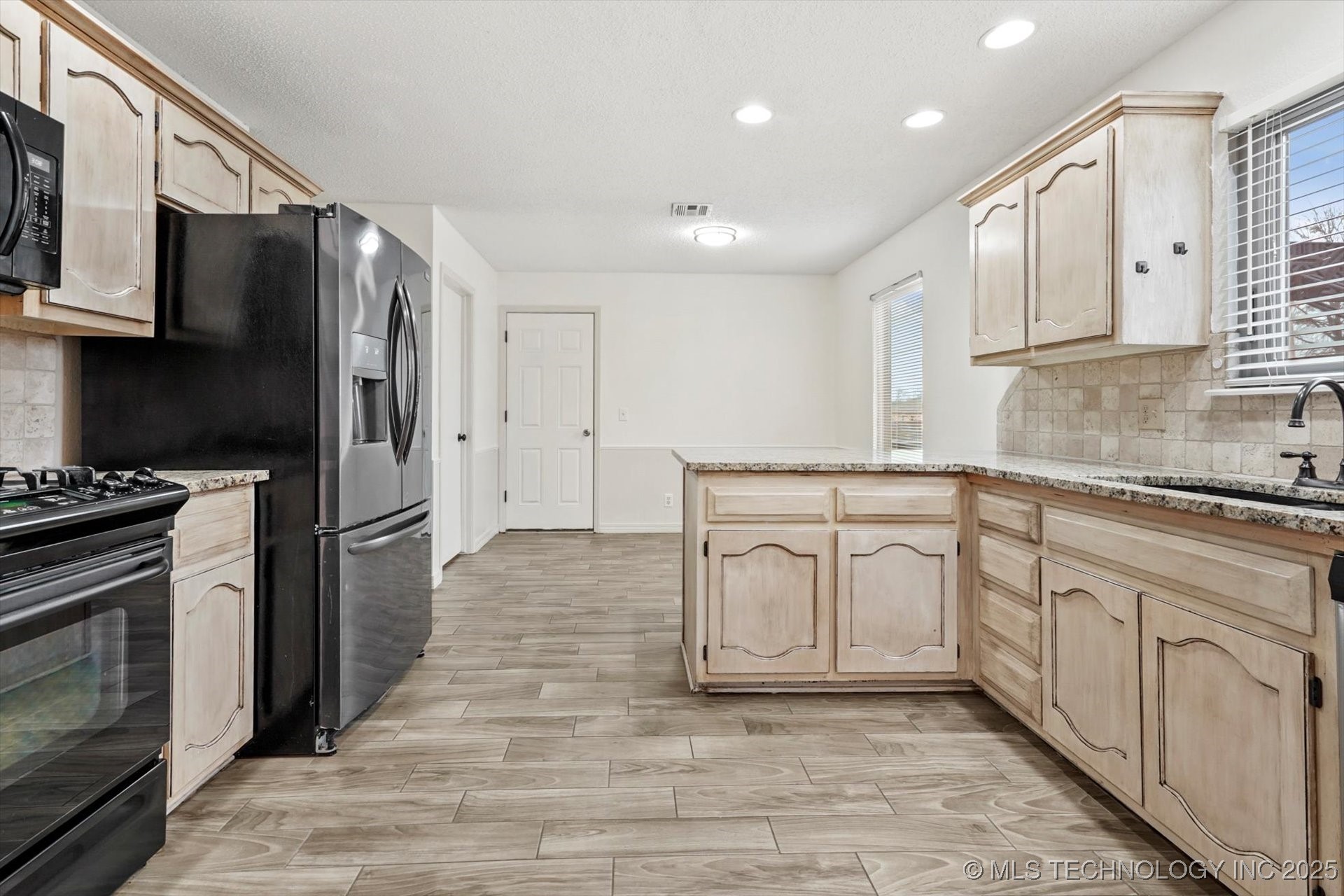 1601 W Phoenix Place Property Photo 18