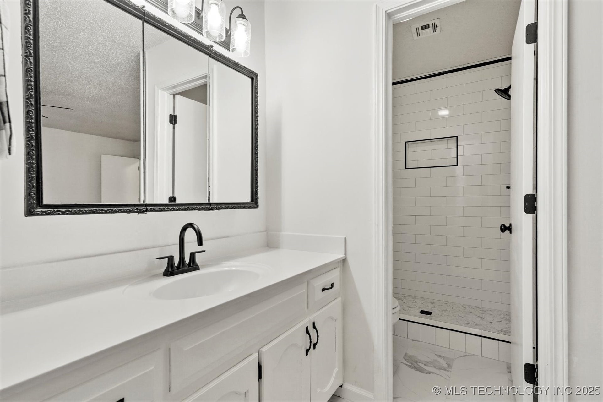 1601 W Phoenix Place Property Photo 32