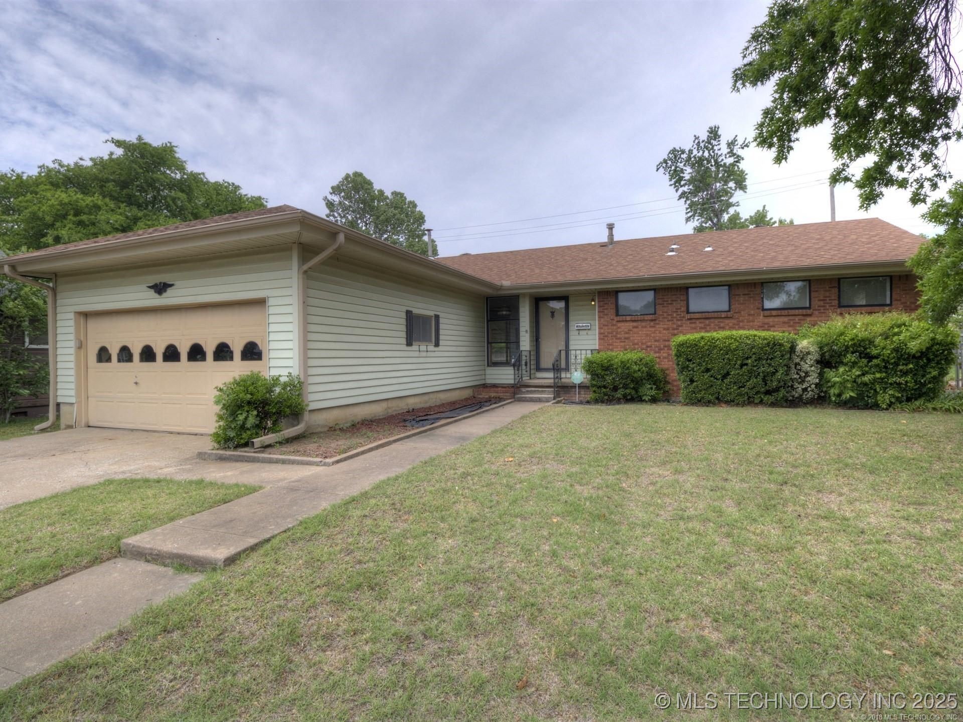 6745 E 28th Street Property Photo