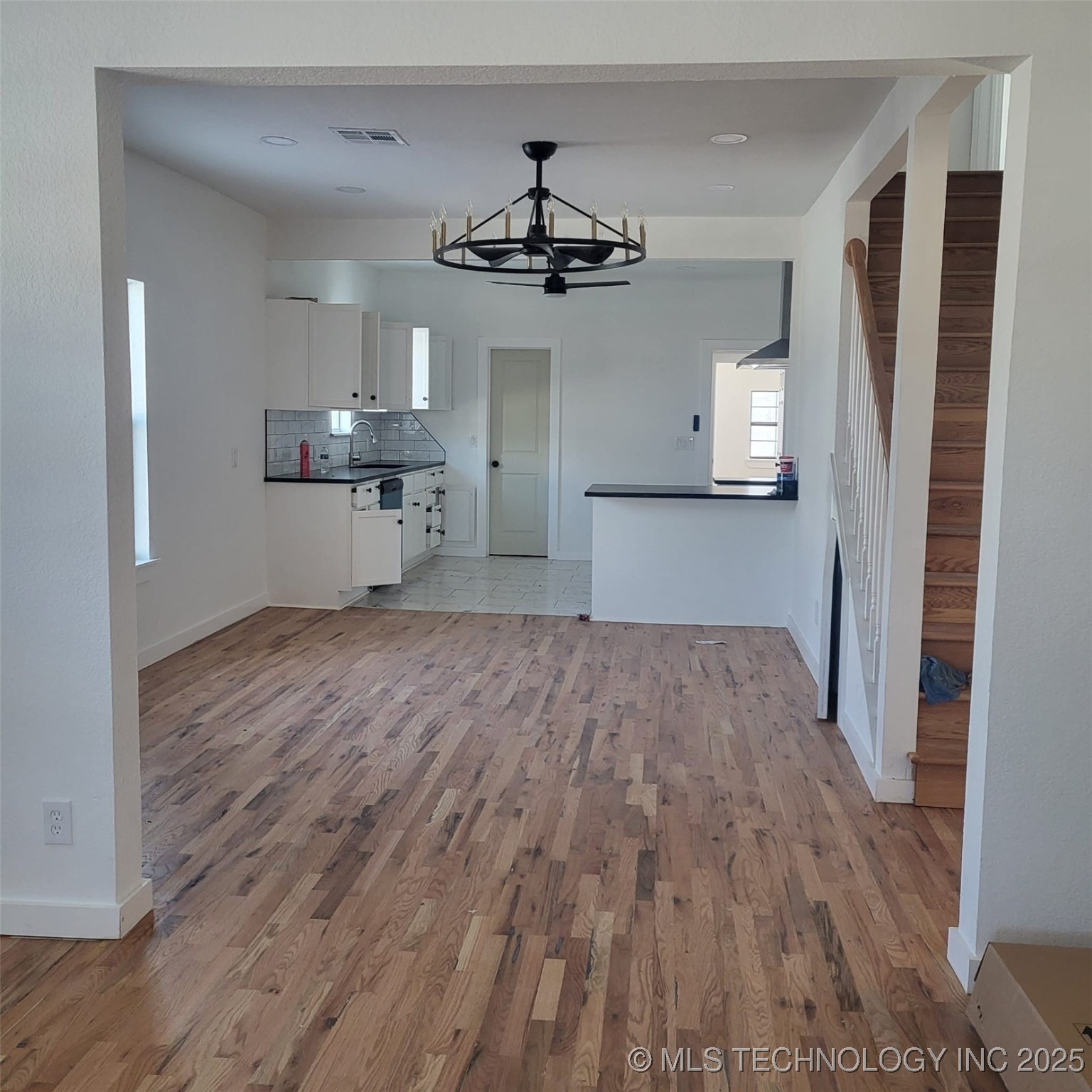 19 N Union Avenue Property Photo 2