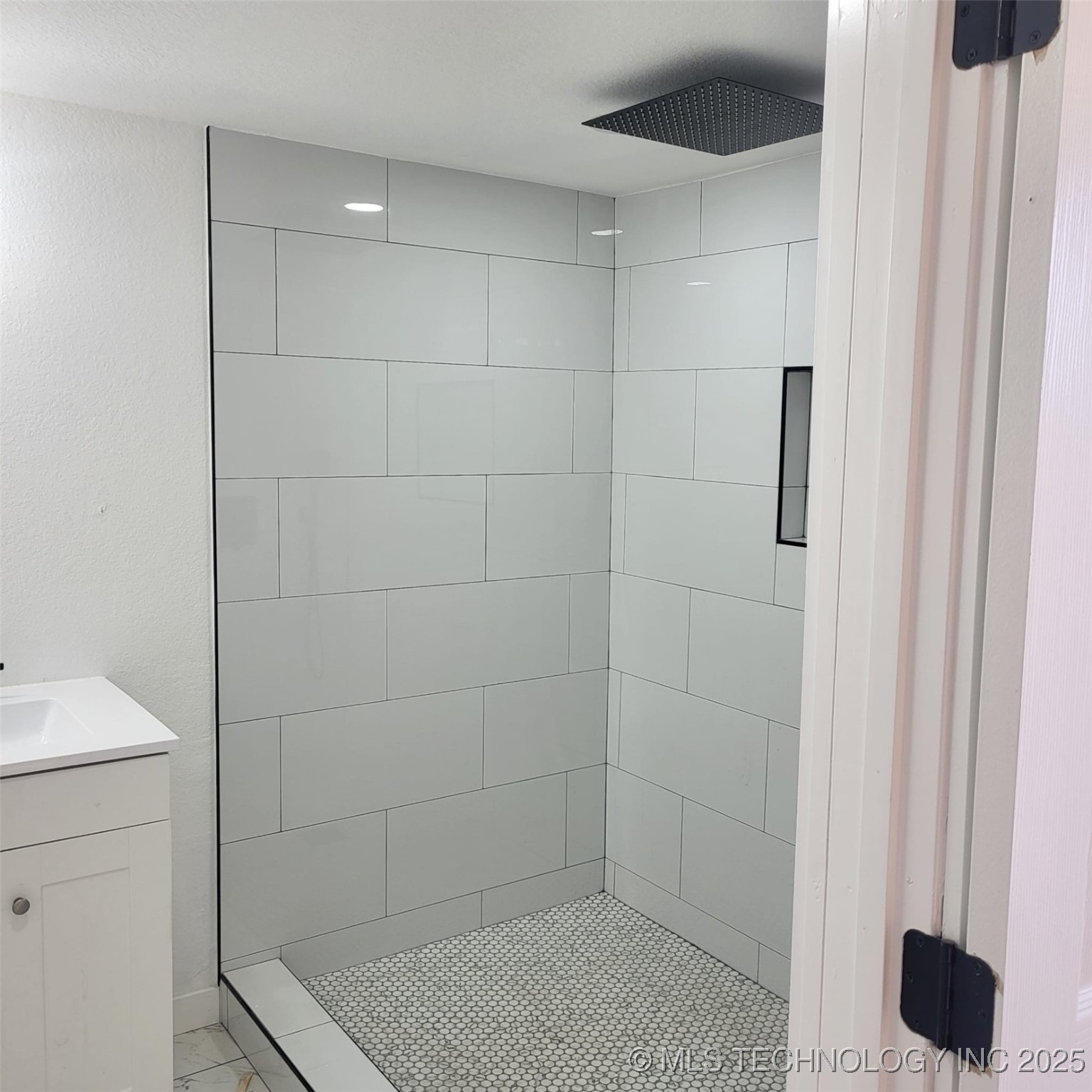 19 N Union Avenue Property Photo 3