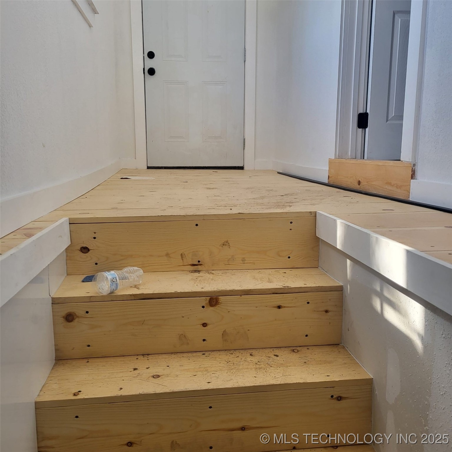 19 N Union Avenue Property Photo 8