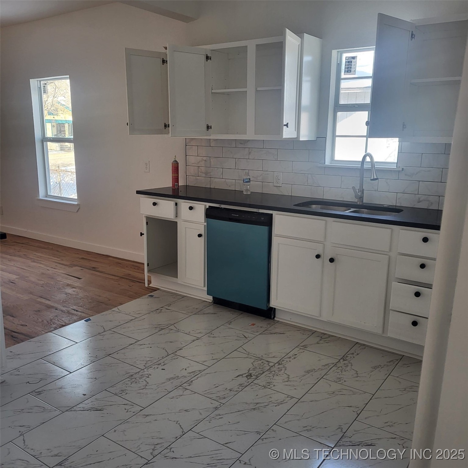 19 N Union Avenue Property Photo 9