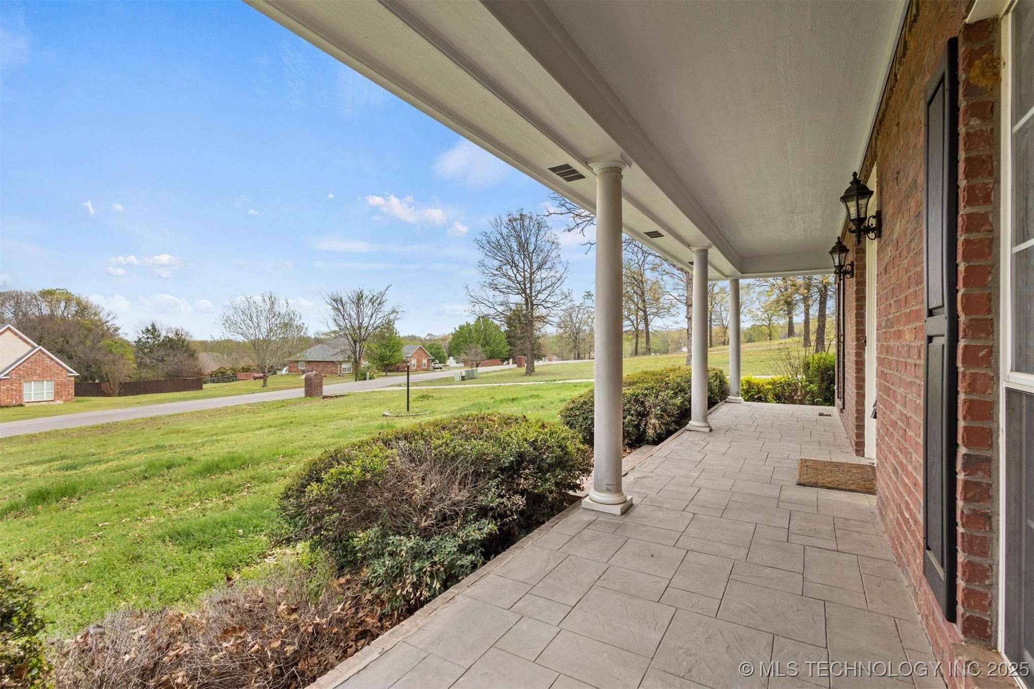 5353 Stonebriar Circle Property Photo 3
