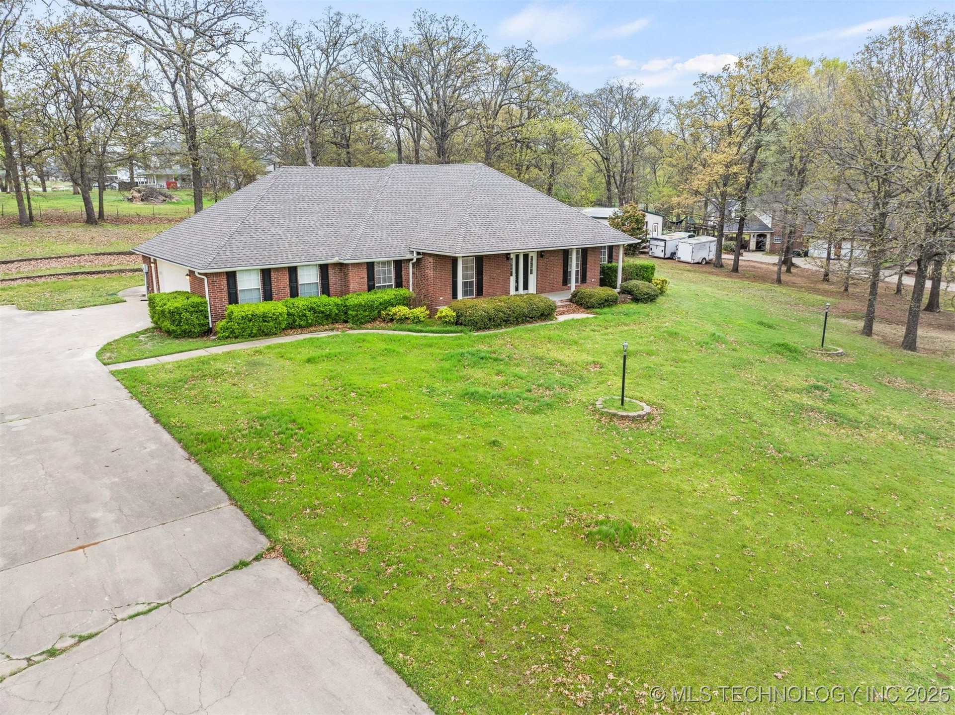 5353 Stonebriar Circle Property Photo 4