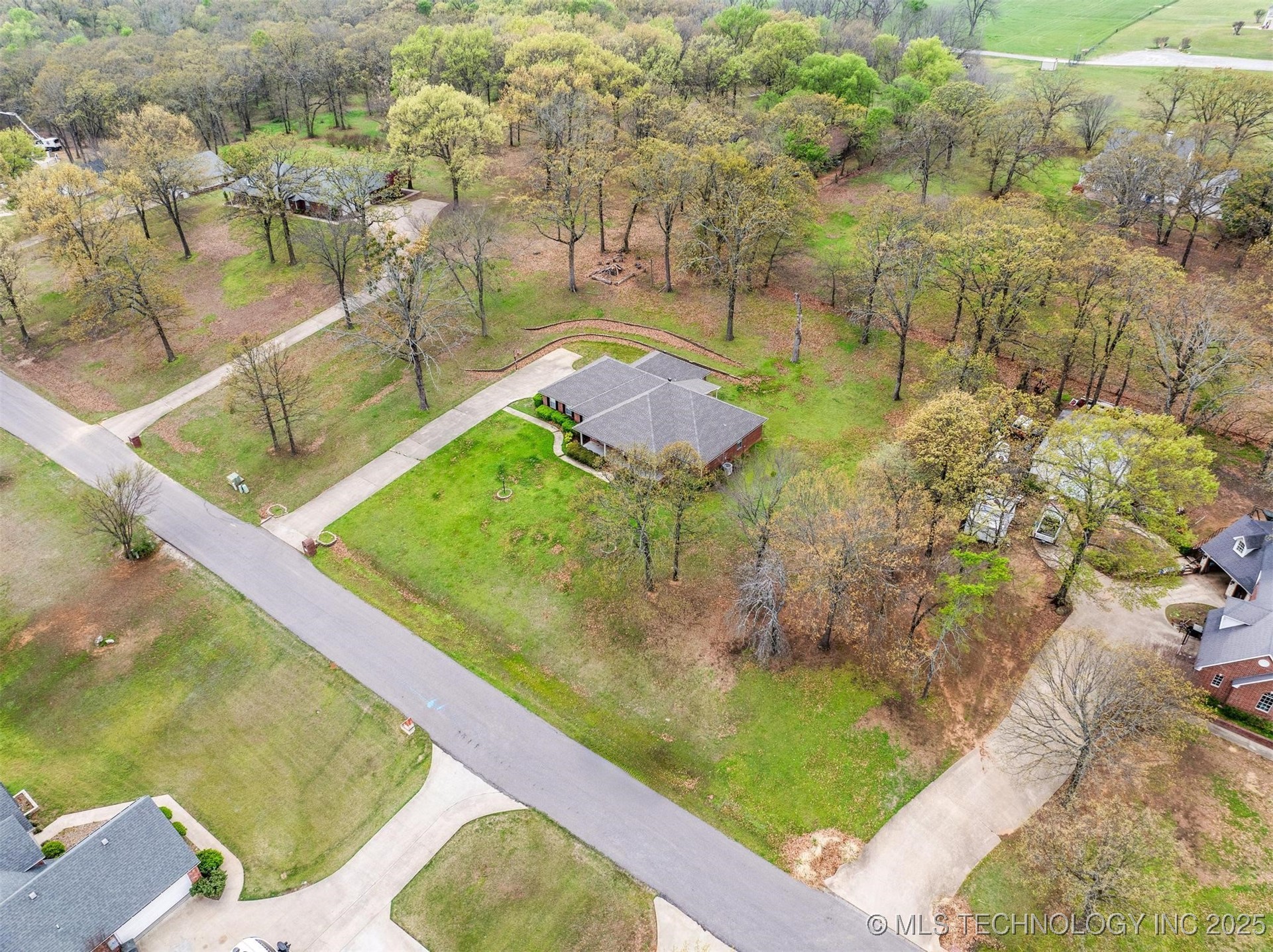 5353 Stonebriar Circle Property Photo 12