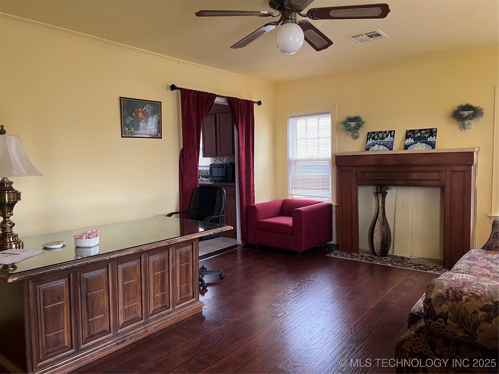 704 S Main Street Property Photo 2