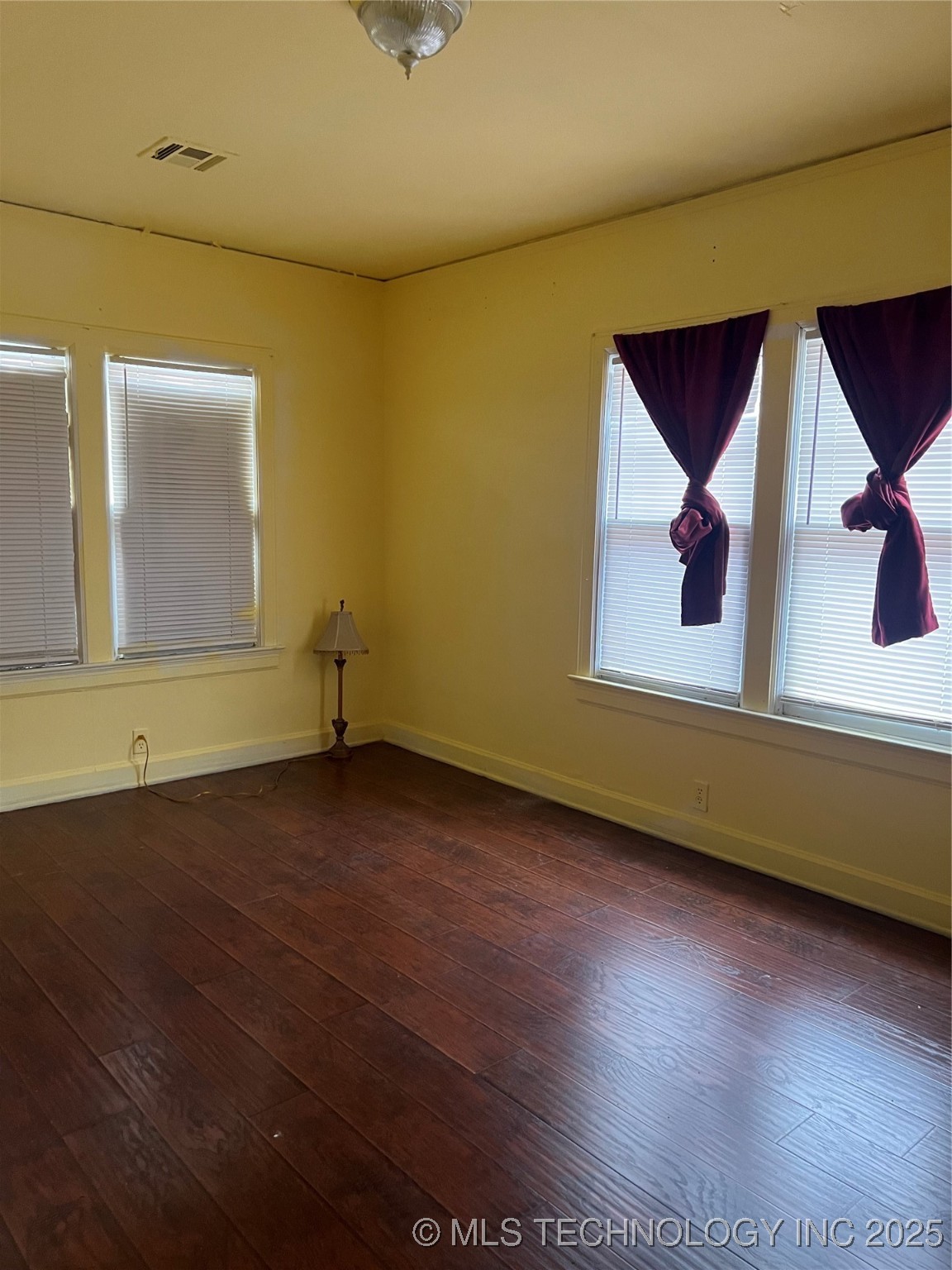 704 S Main Street Property Photo 5