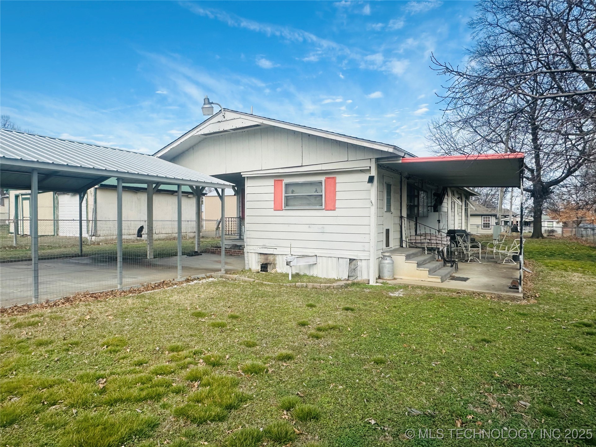 32061 E 722 Drive Property Photo