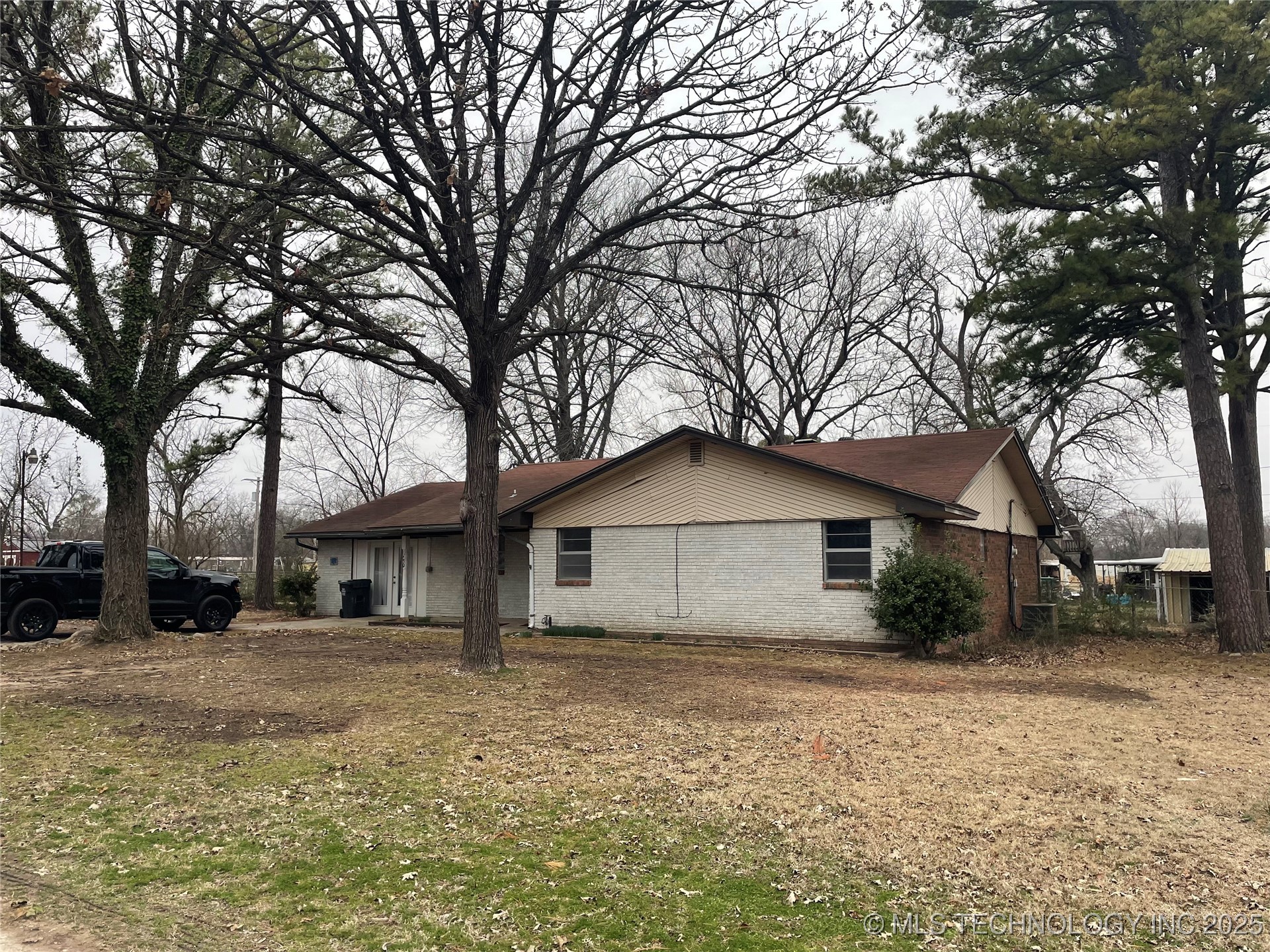 130 E 7th Property Photo