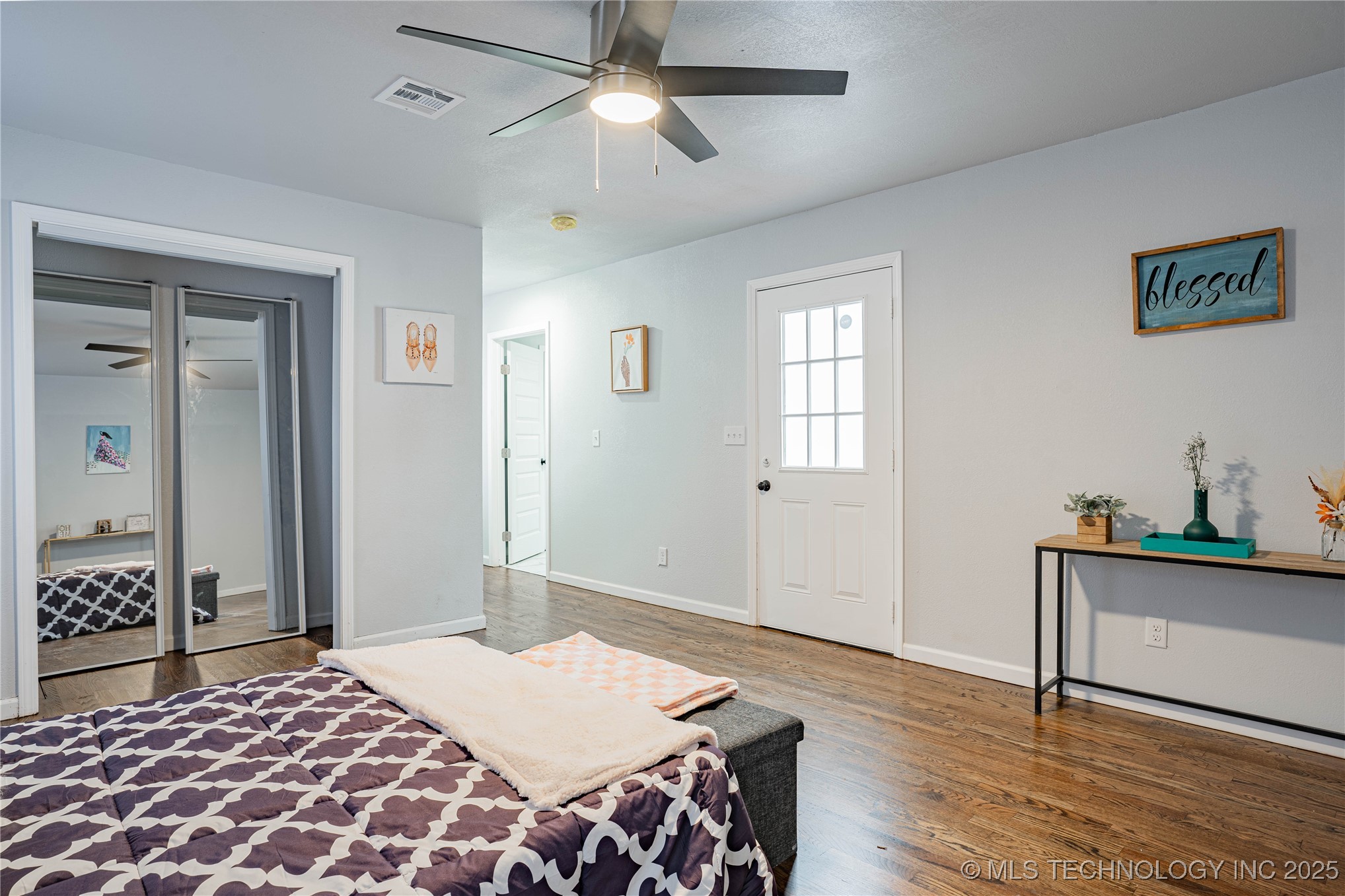 513 E Marshall Street Property Photo 15