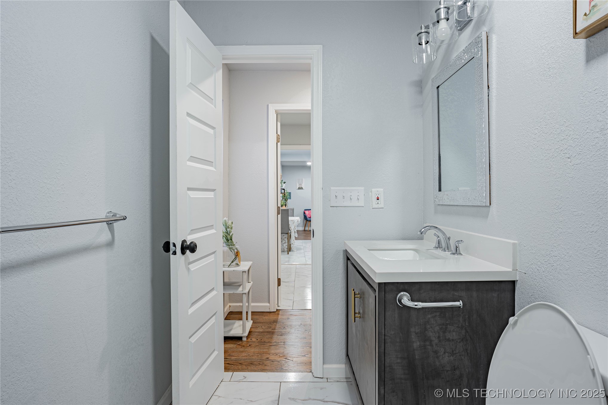 513 E Marshall Street Property Photo 17