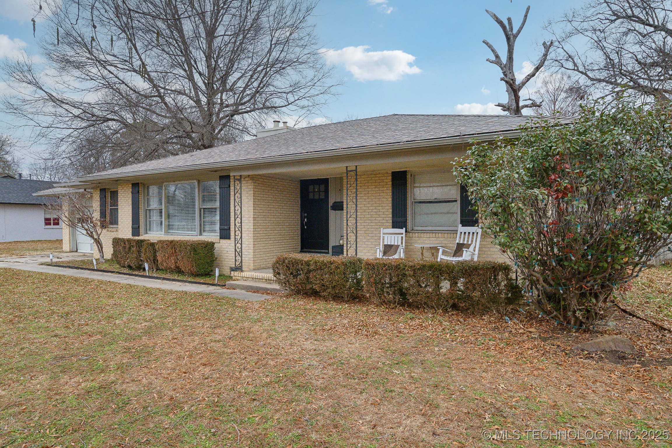 2516 Elmira Street Property Photo 2
