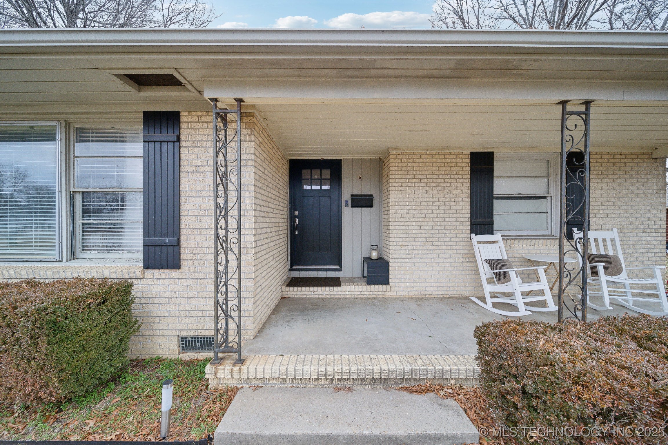 2516 Elmira Street Property Photo 3