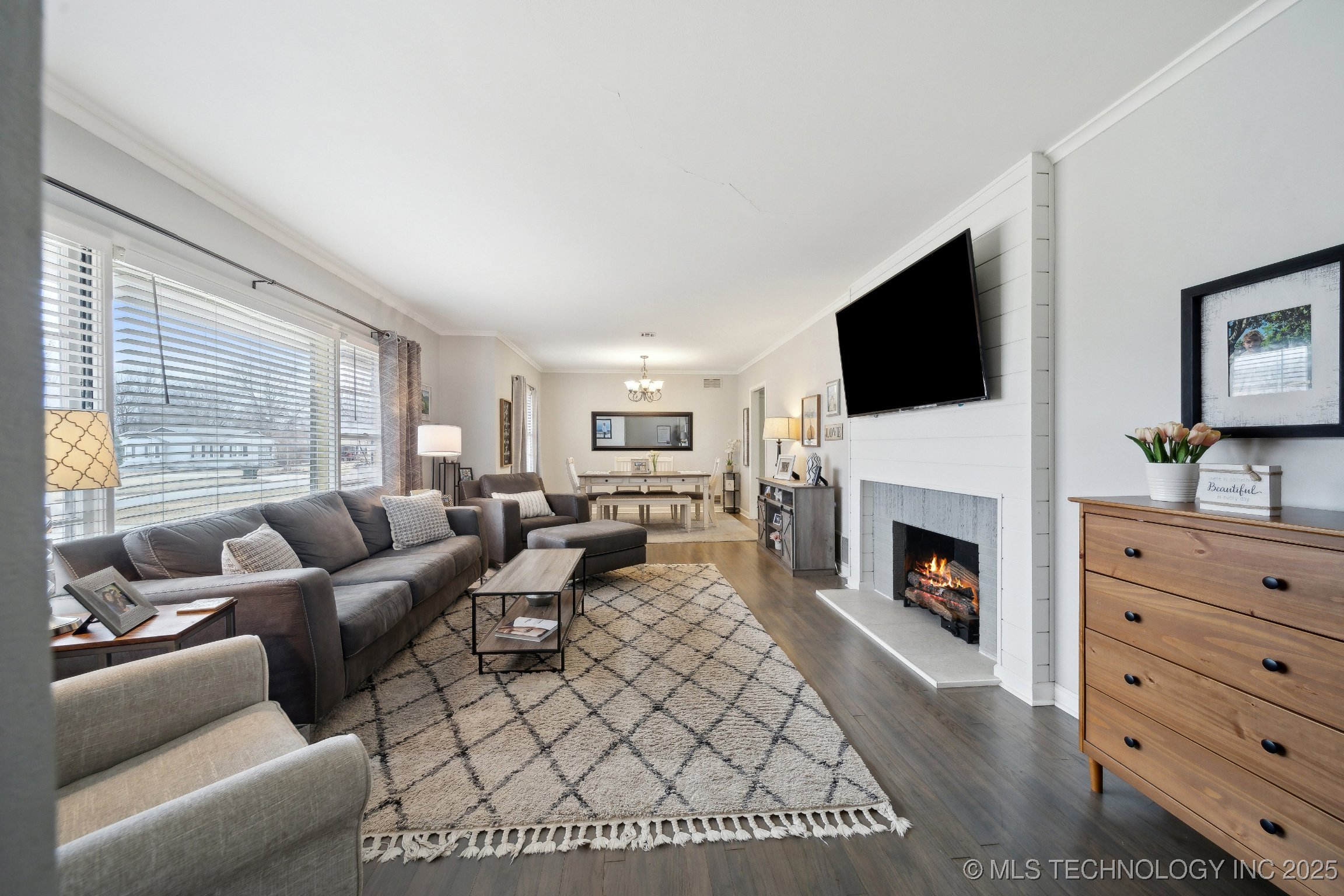 2516 Elmira Street Property Photo 5