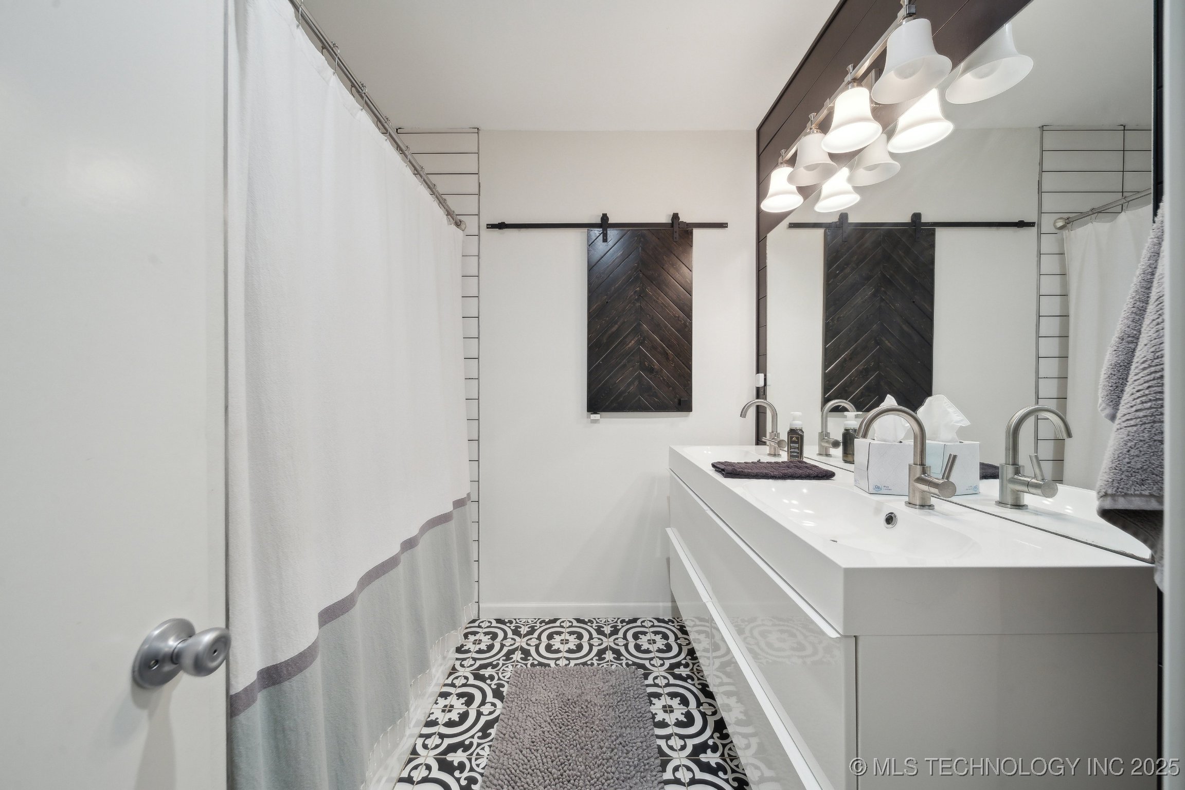 2516 Elmira Street Property Photo 25