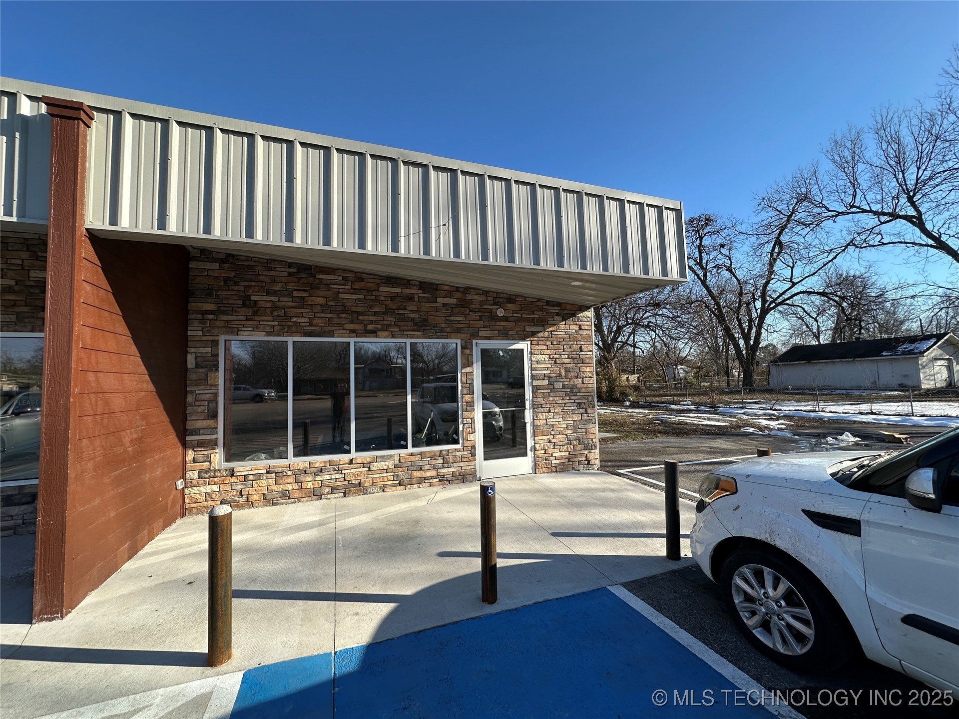 700 S Strong Boulevard Property Photo 1