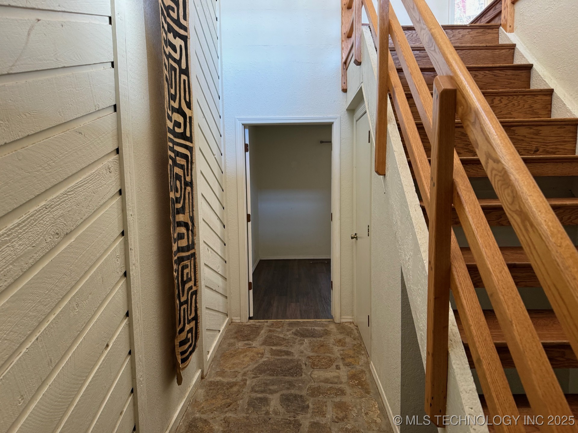1527 S Riverside Drive 1527 Property Photo 4