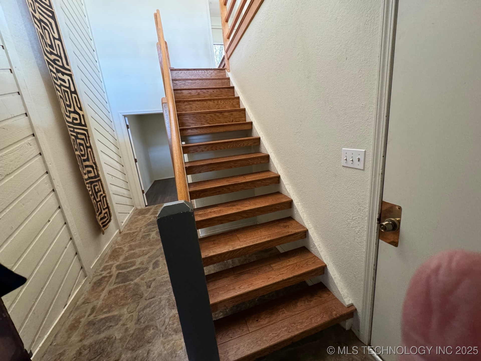 1527 S Riverside Drive 1527 Property Photo 5