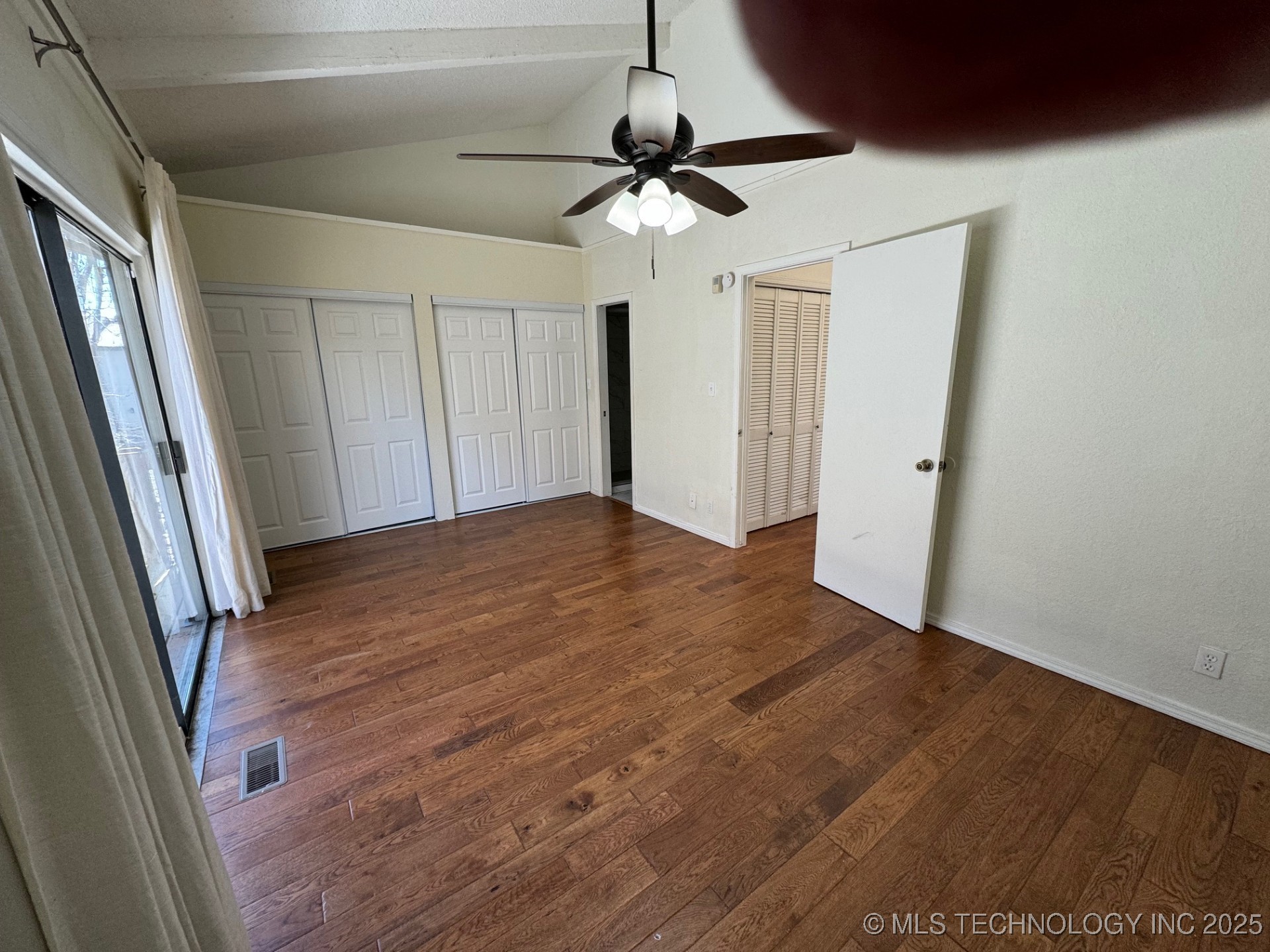 1527 S Riverside Drive 1527 Property Photo 23