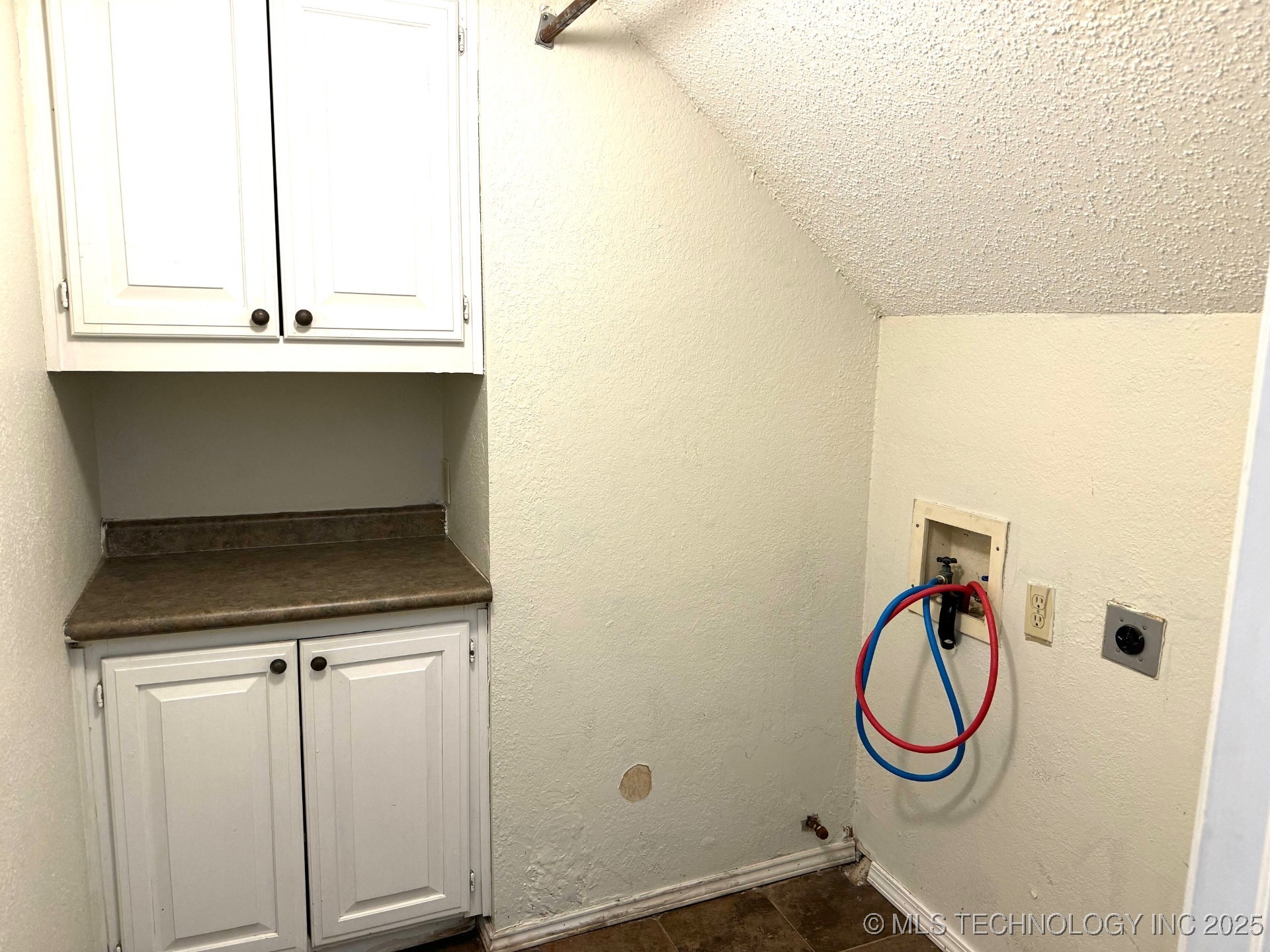 1527 S Riverside Drive 1527 Property Photo 33