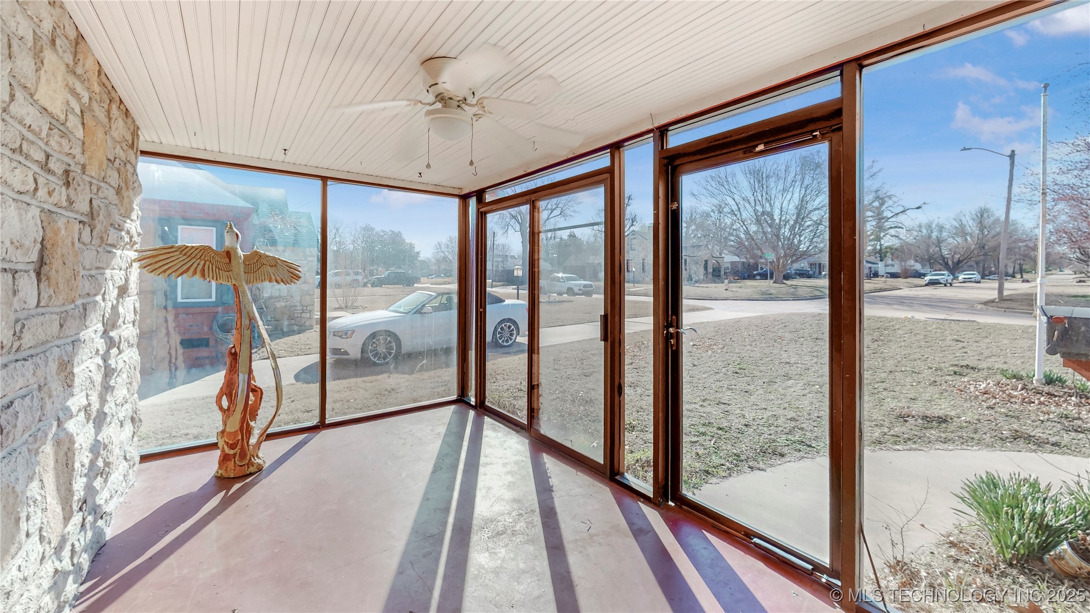 3923 E 11th Place Property Photo 4