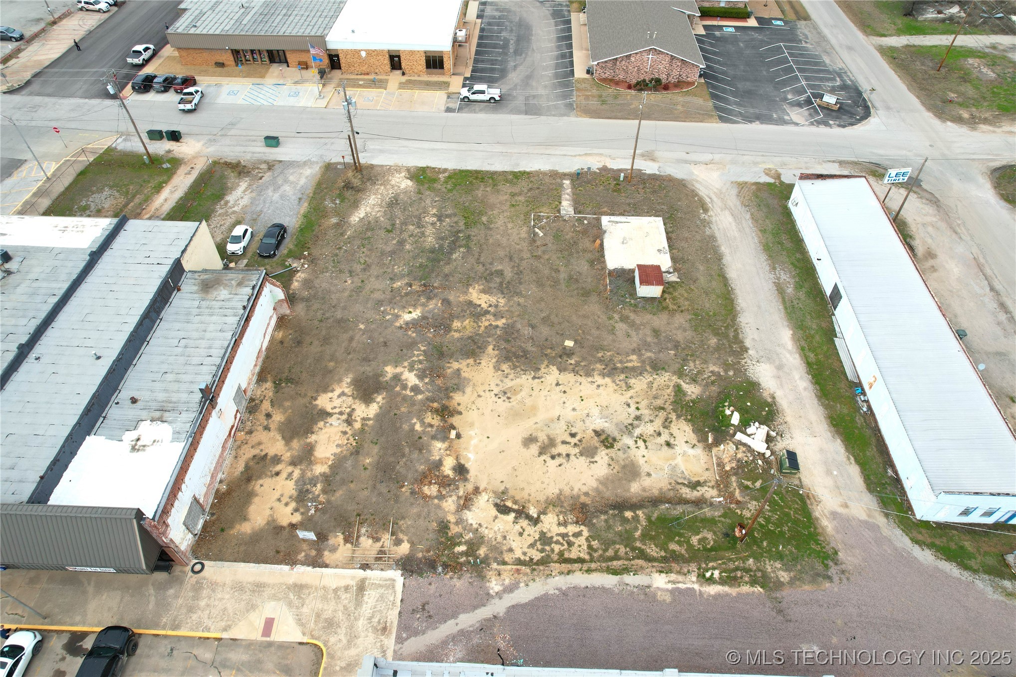 211 Plaza Property Photo 2