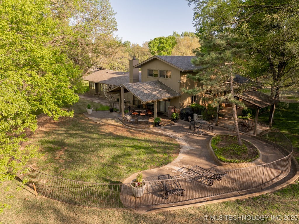 2300 Woodland Springs Drive Property Photo 2