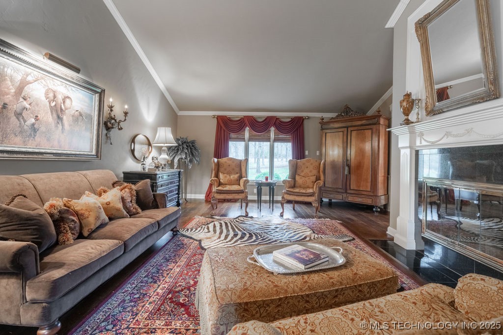 2300 Woodland Springs Drive Property Photo 14