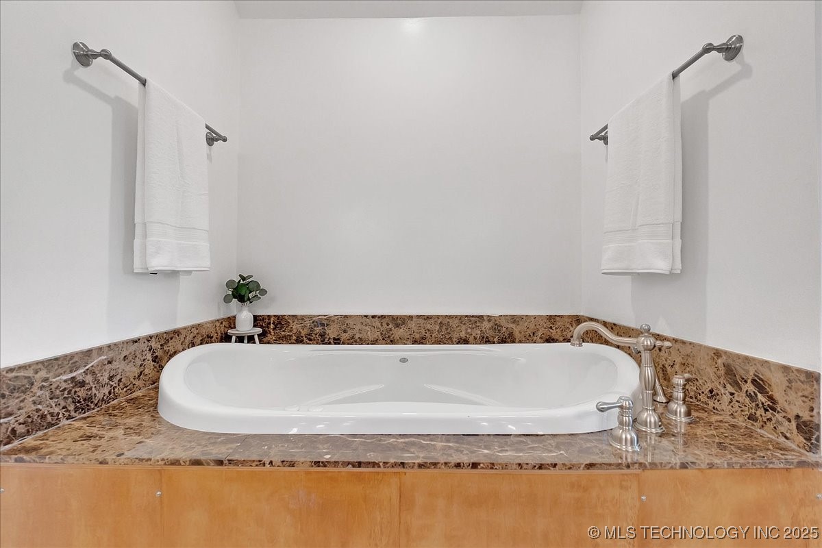 7404 S 284th Avenue E Property Photo 32