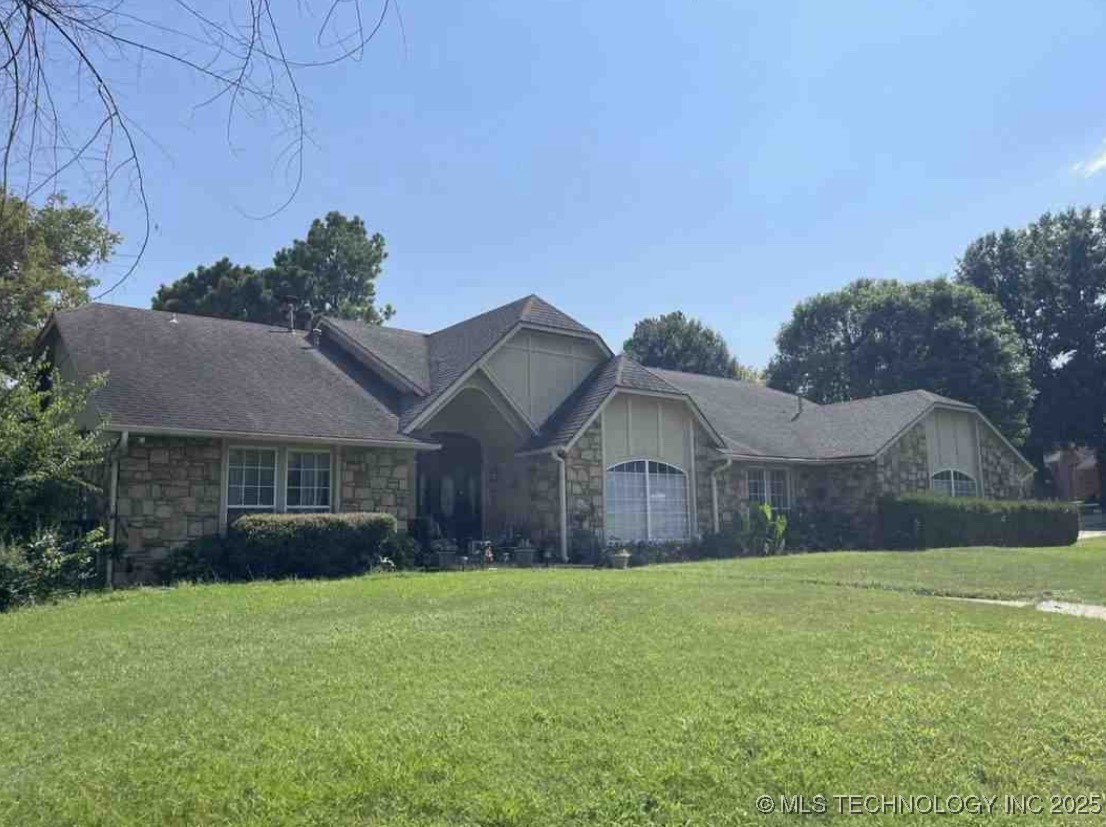 501 E Winston Circle Property Photo