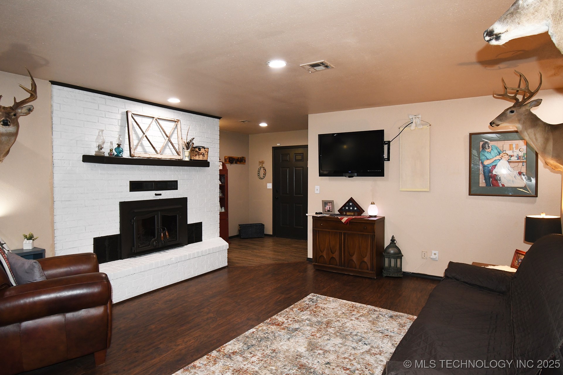 112 E 4th Street Property Photo 4