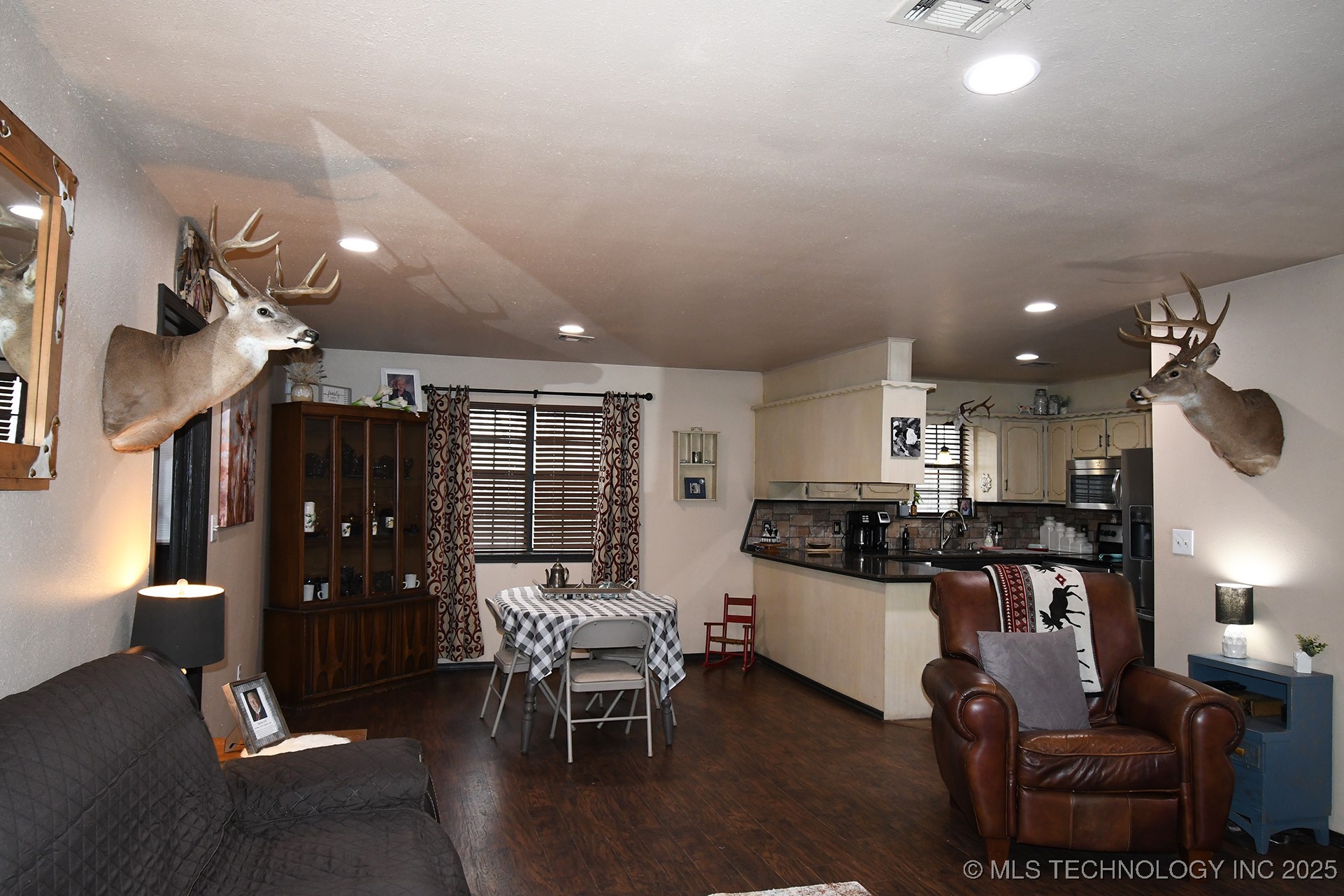 112 E 4th Street Property Photo 9