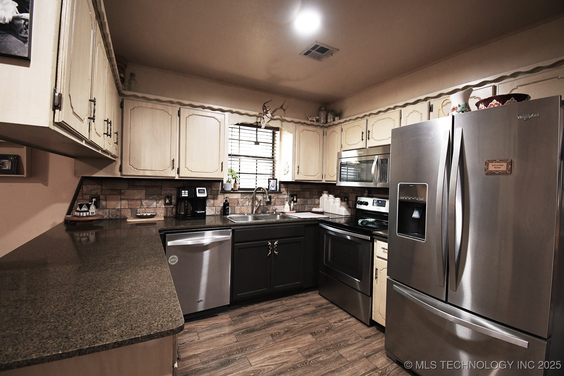 112 E 4th Street Property Photo 13