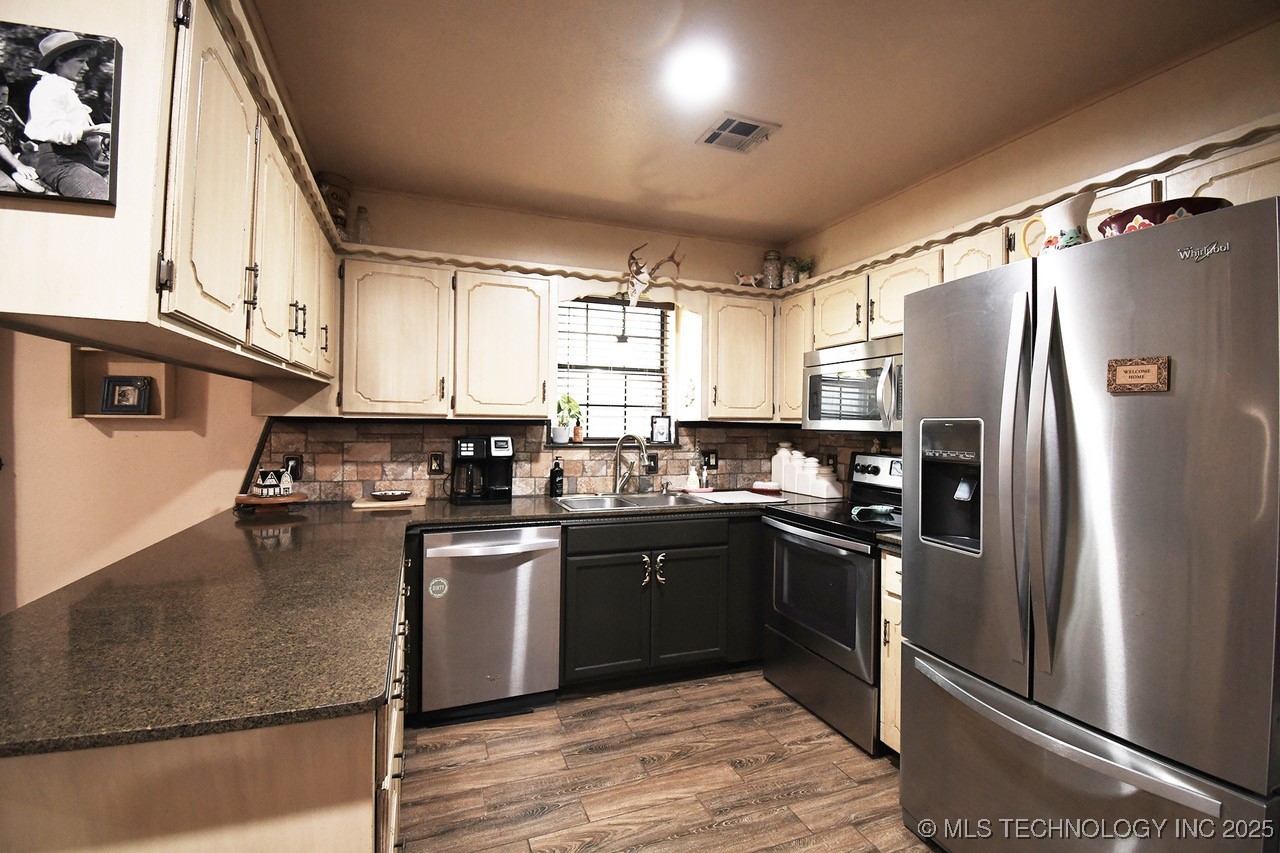 112 E 4th Street Property Photo 15