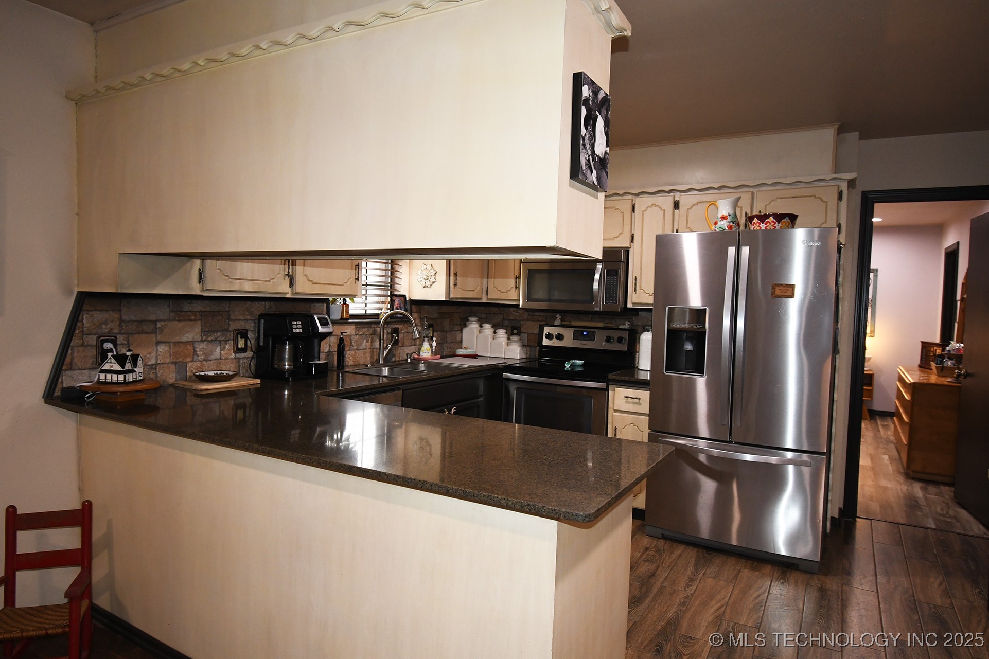 112 E 4th Street Property Photo 18