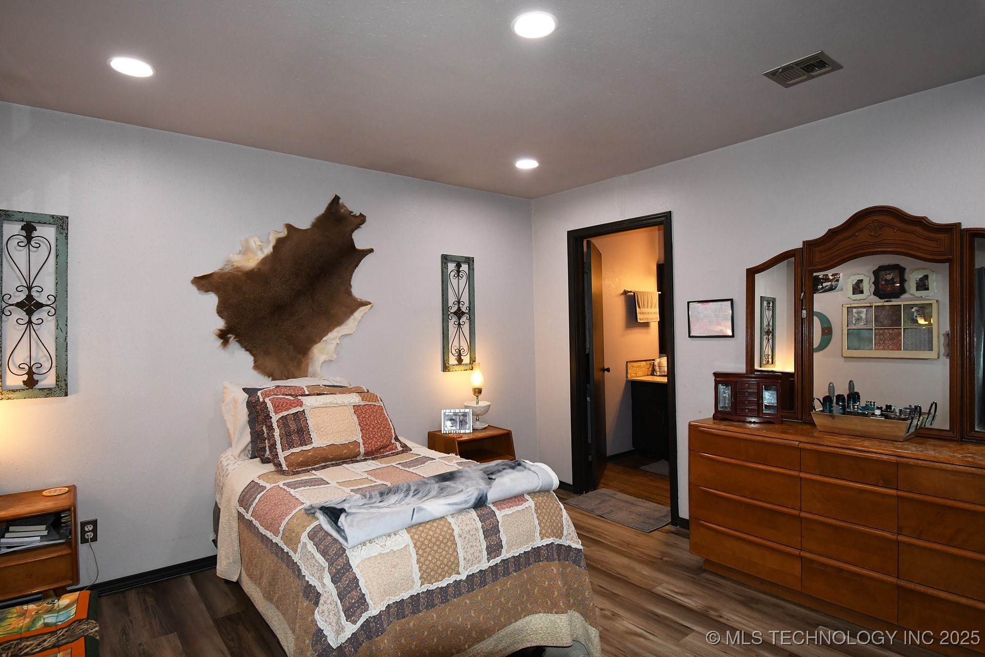 112 E 4th Street Property Photo 19