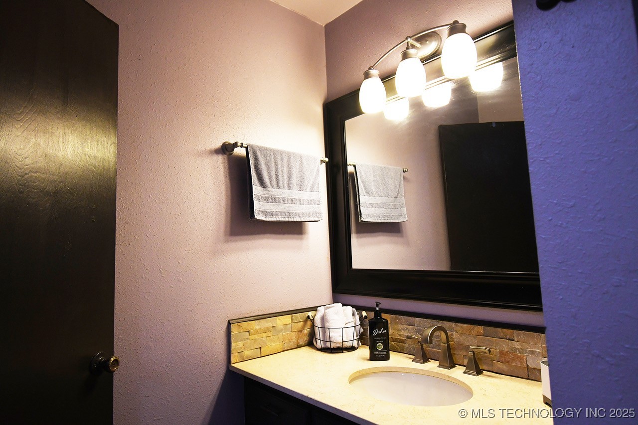 112 E 4th Street Property Photo 23