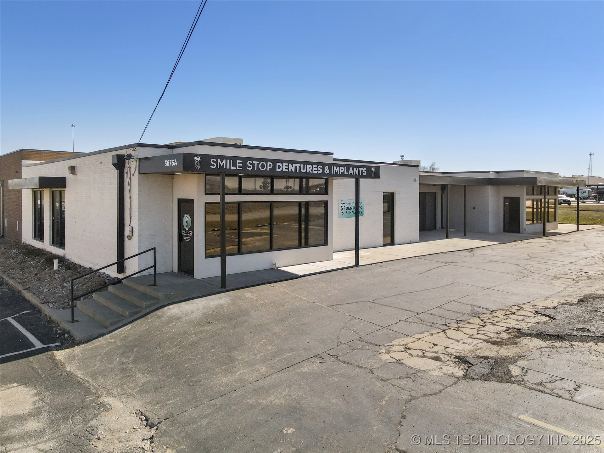 5676 W Skelly Drive Property Photo