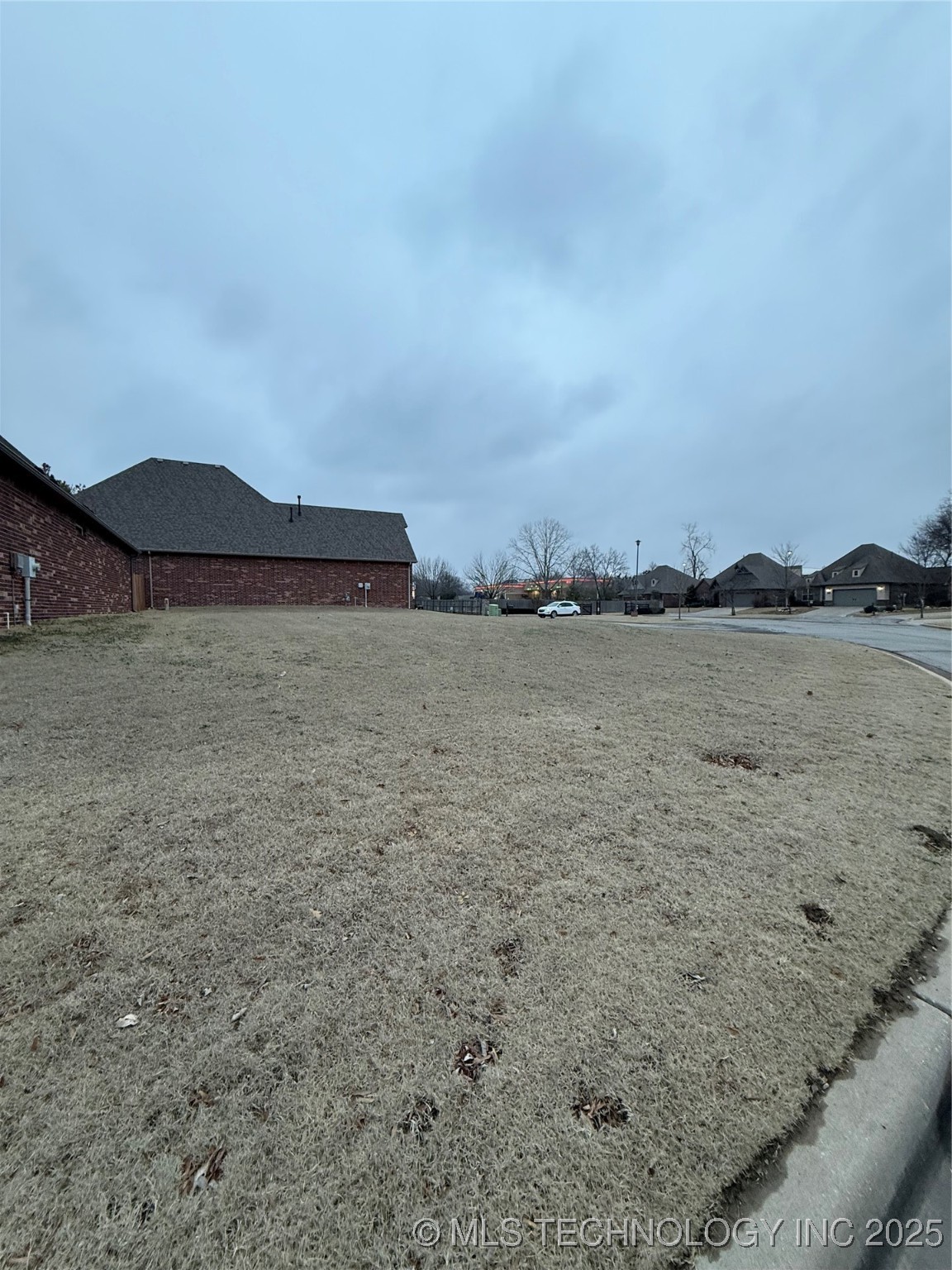 812 W Urbana Street S Property Photo 2