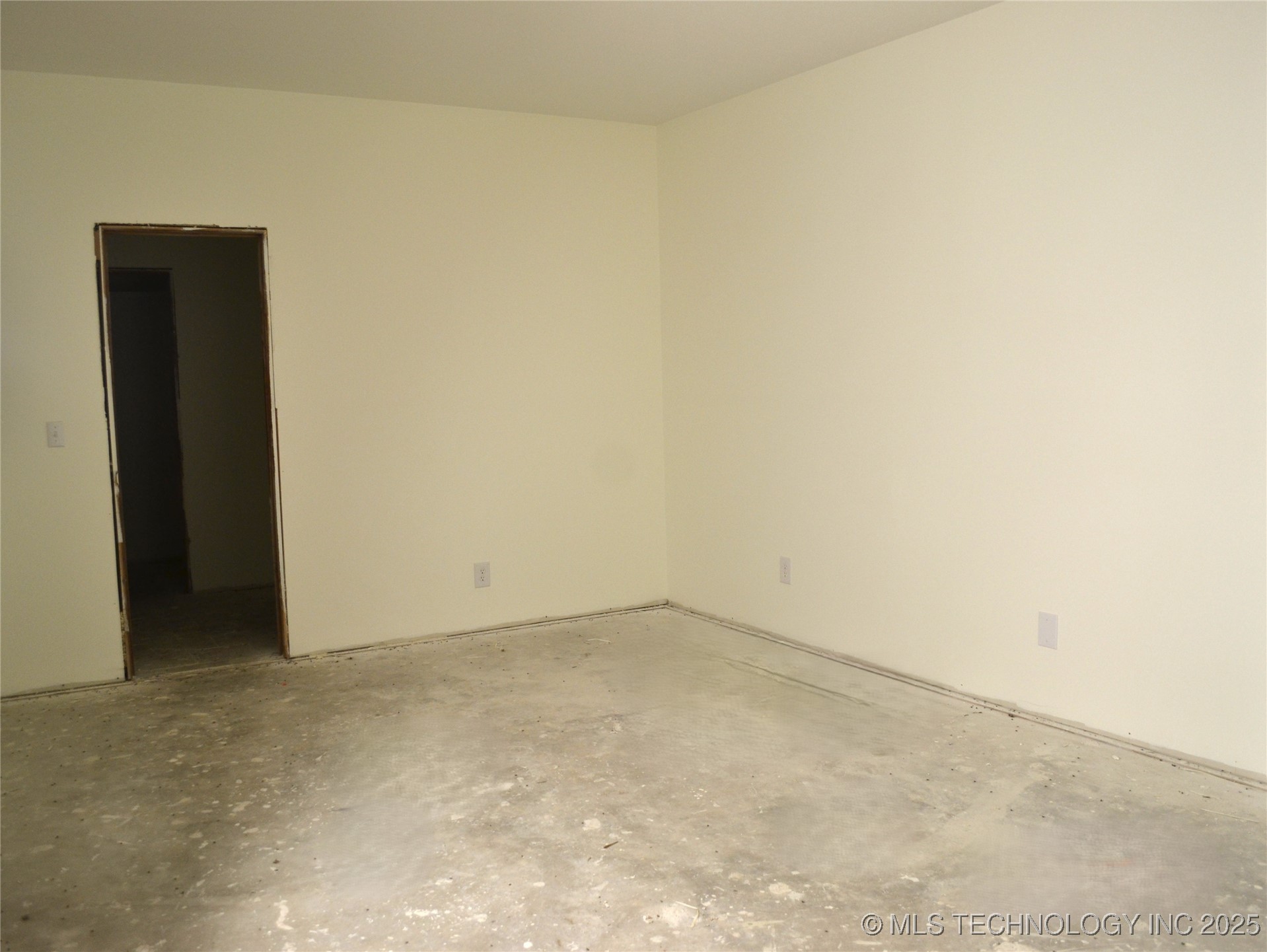 4121 N Commerce Street Property Photo 7