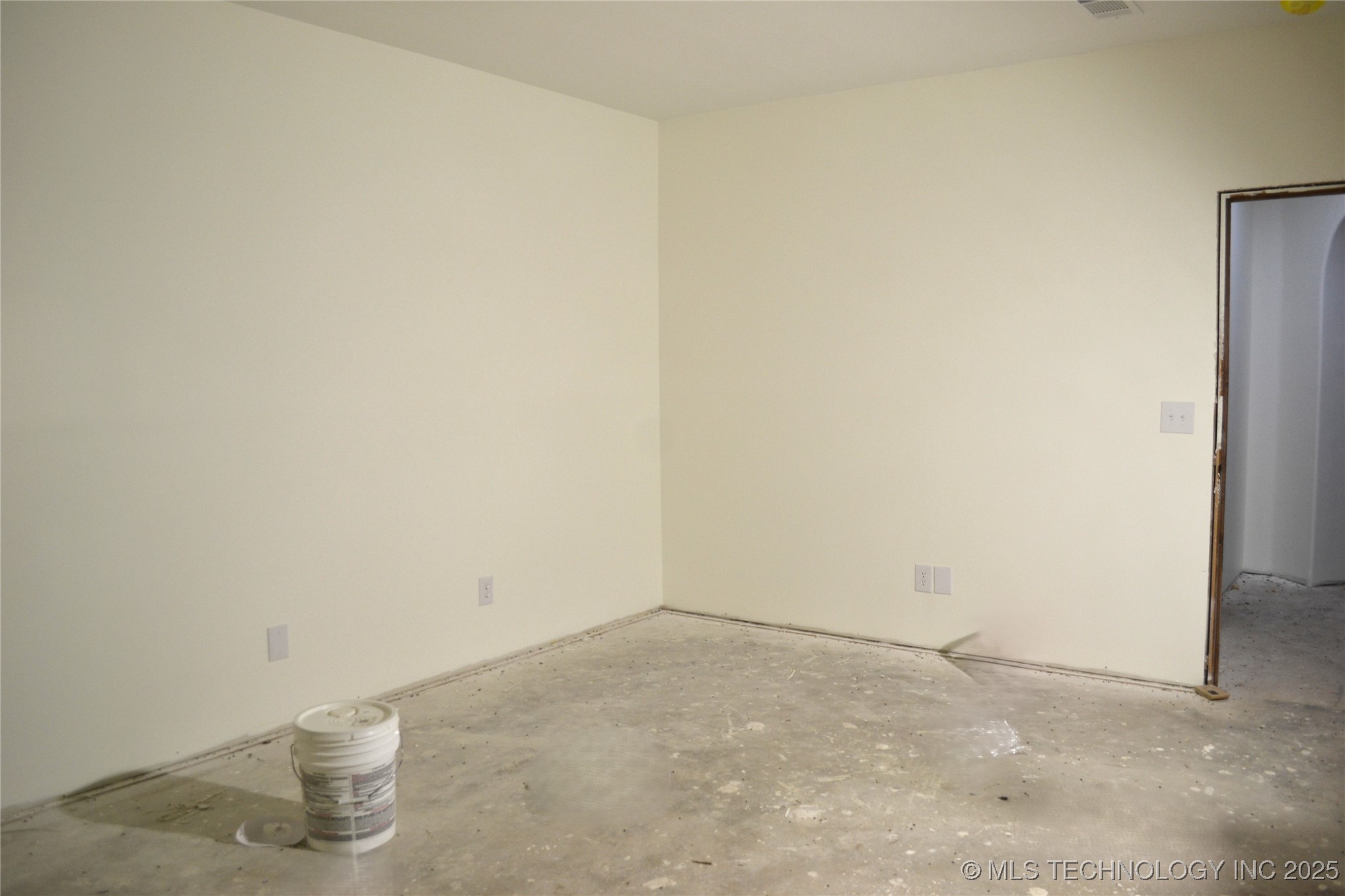 4121 N Commerce Street Property Photo 8